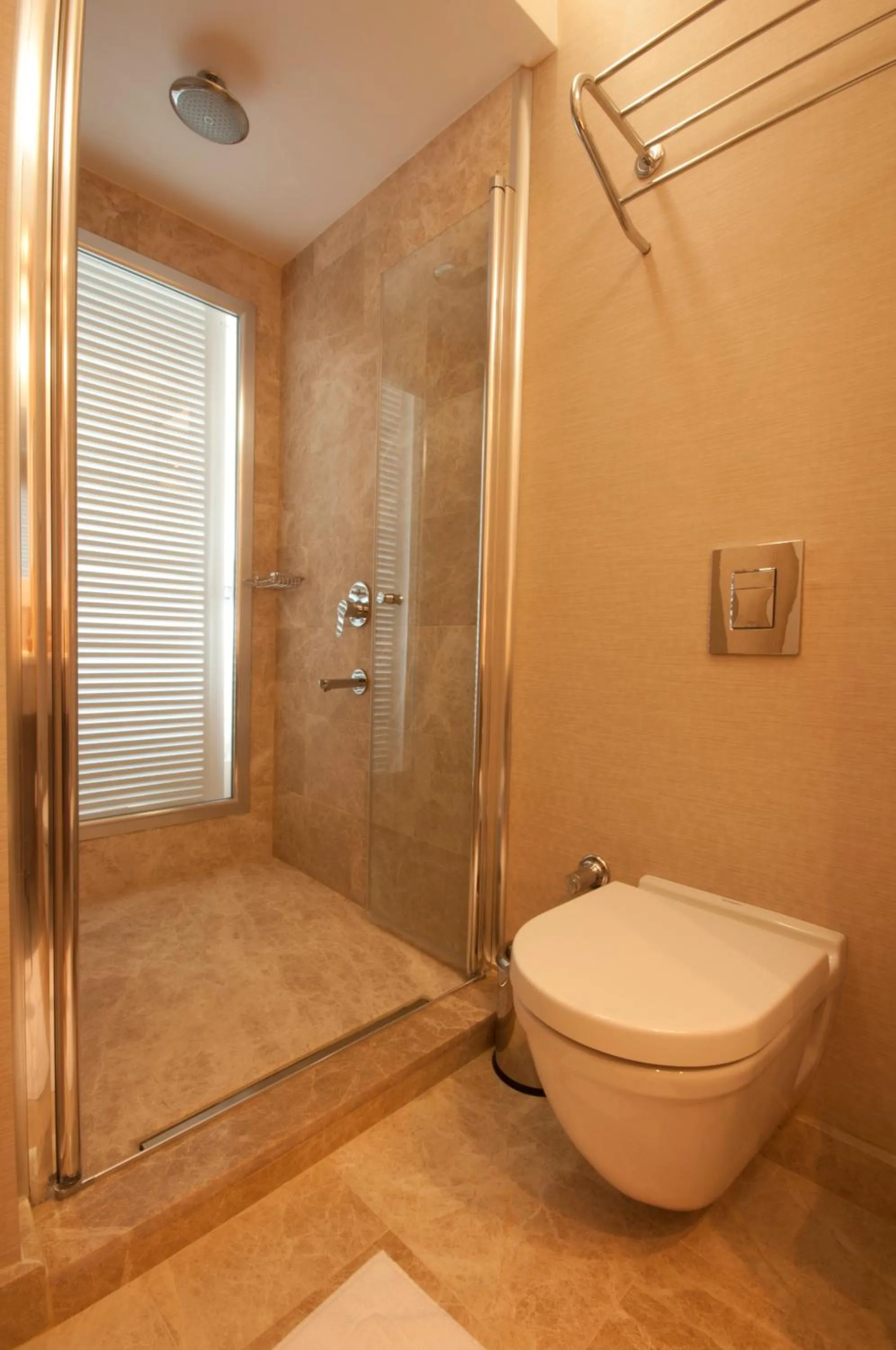 Shower in Alesta Yacht Hotel