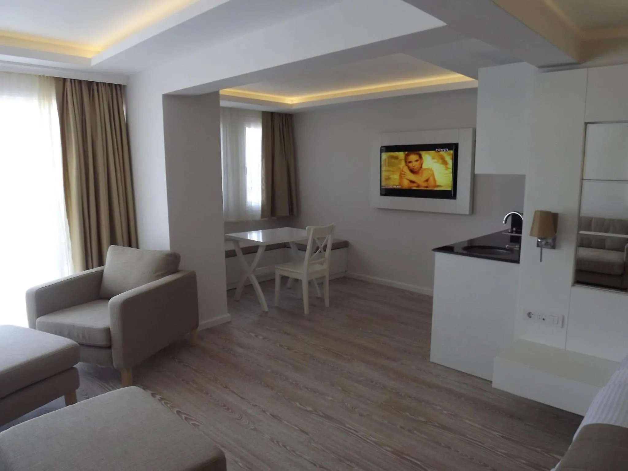 Living room in Alesta Yacht Hotel