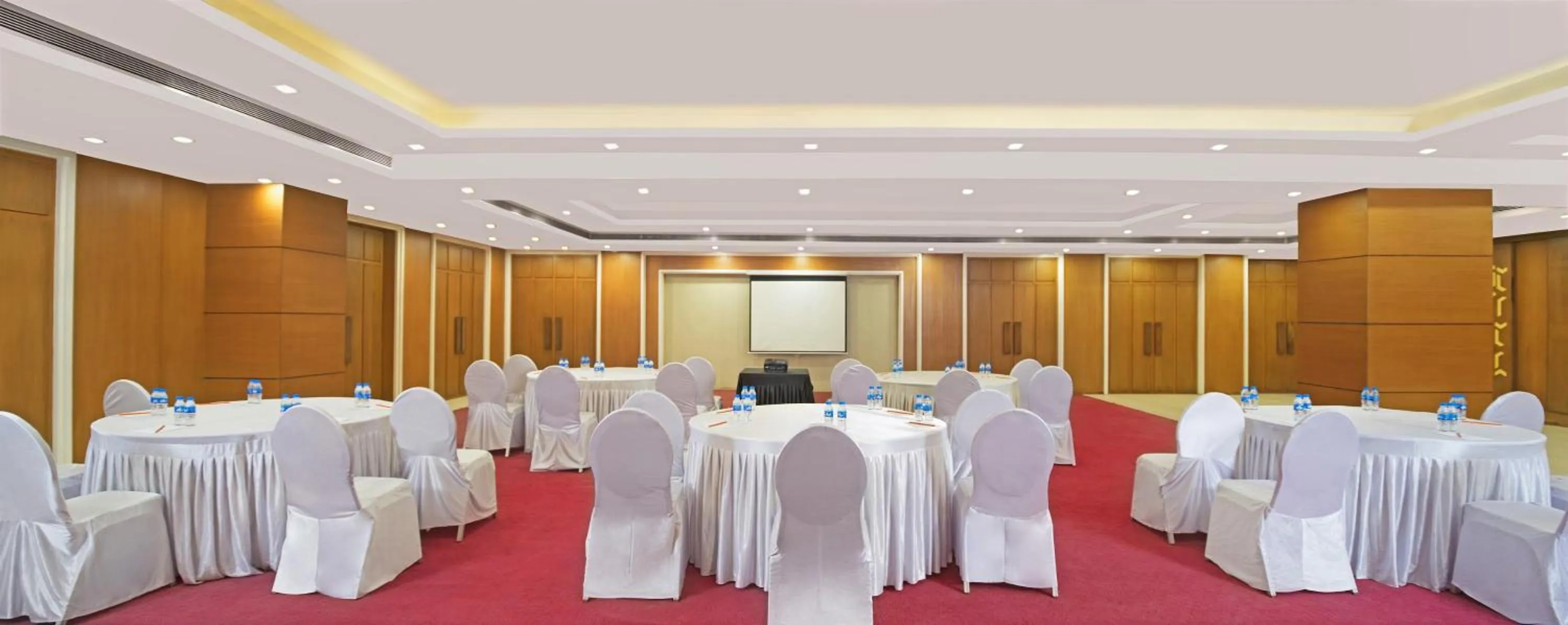 Banquet/Function facilities in Ginger Vadodara RCR