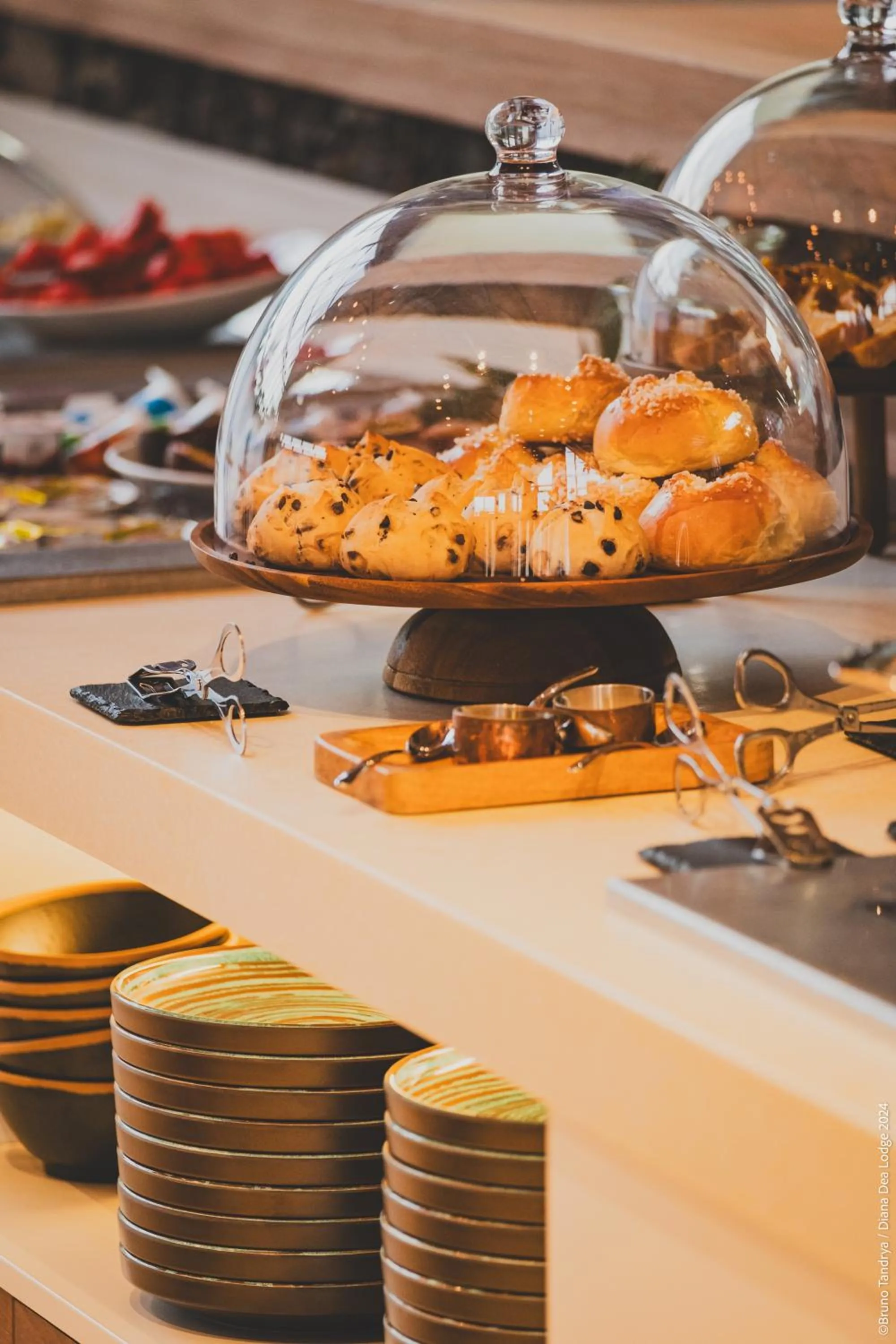 Buffet breakfast in Hôtel Diana Dea Lodge & SPA