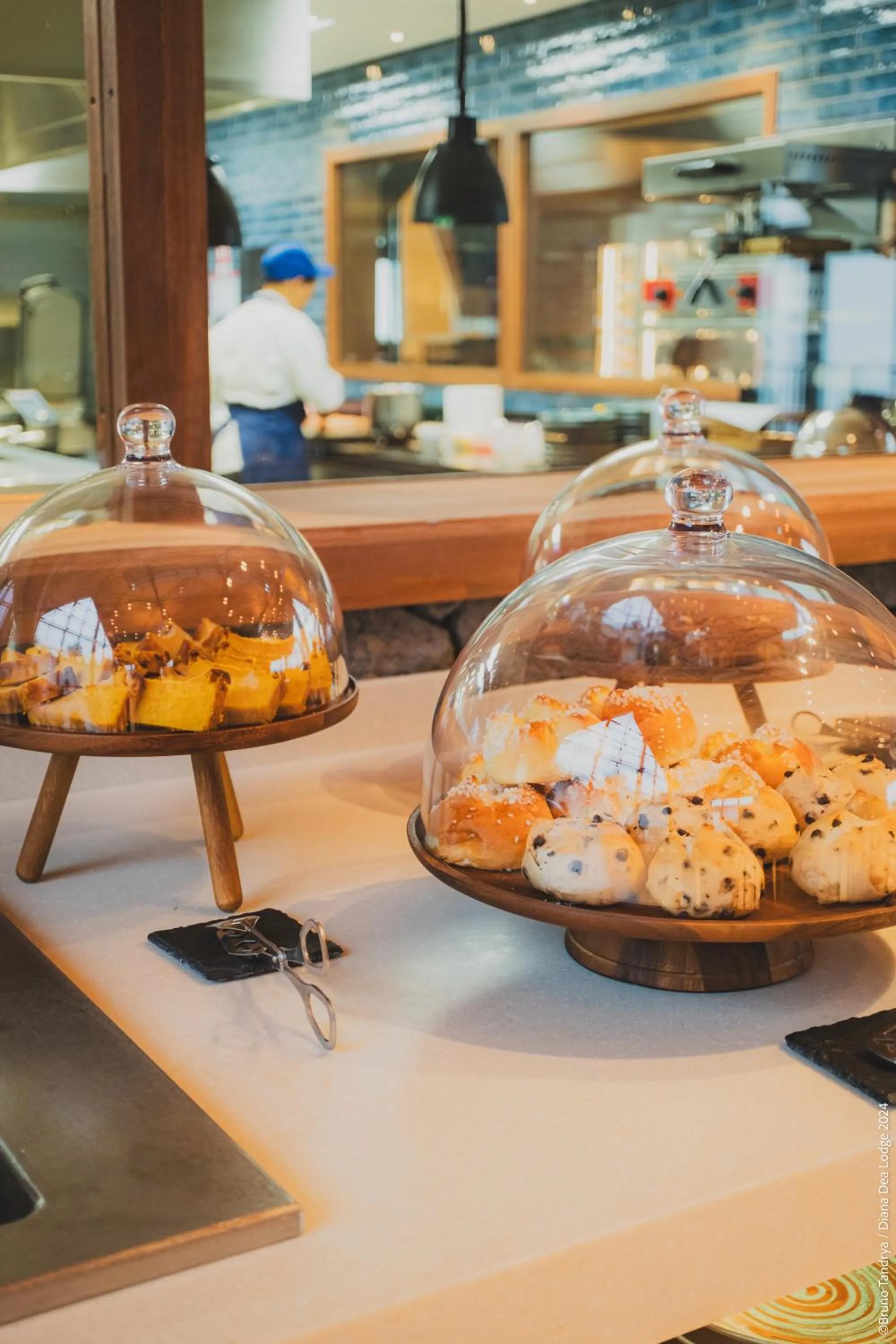 Buffet breakfast in Hôtel Diana Dea Lodge & SPA