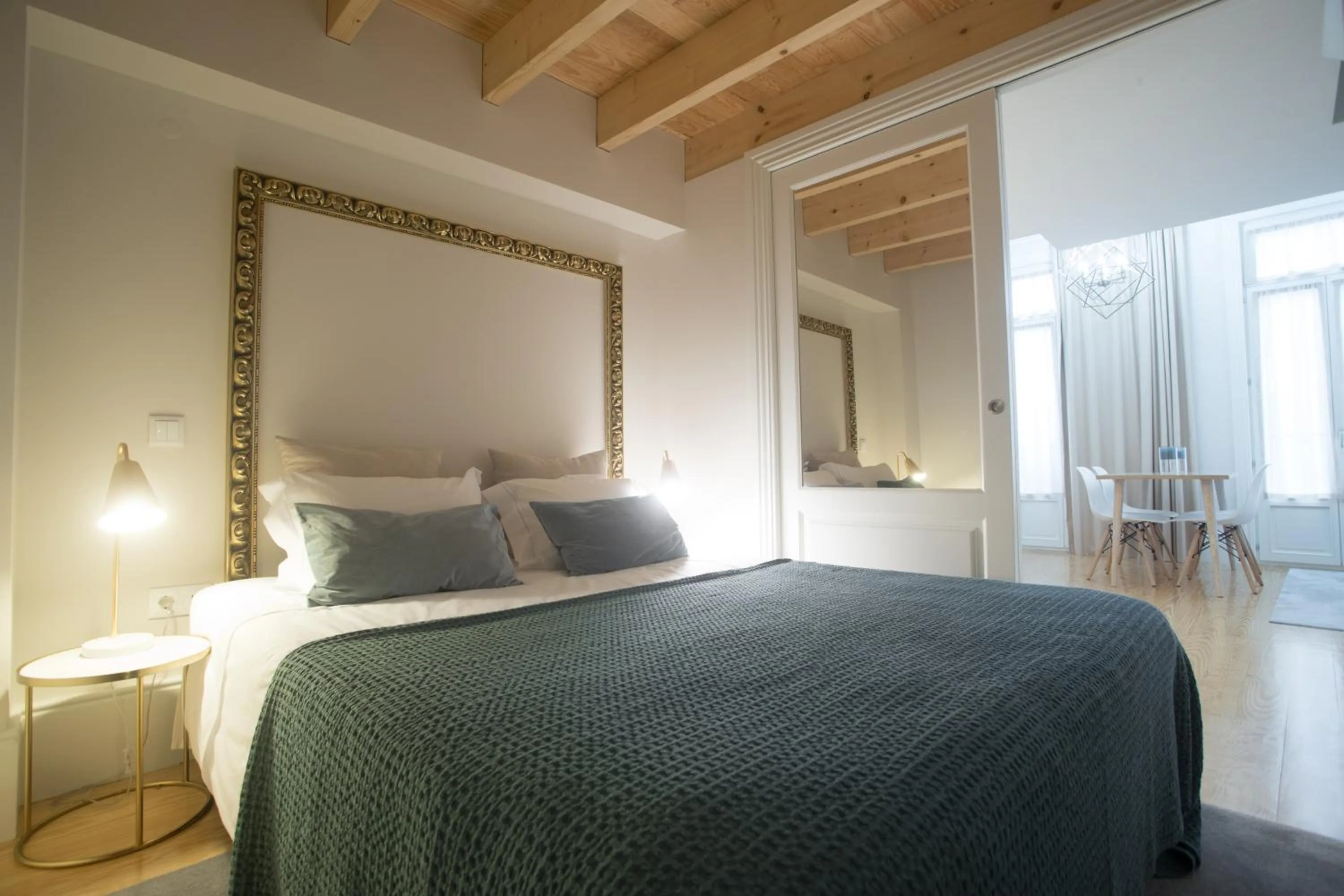 Bedroom, Bed in Mercado dos Poetas – Tourism Apartments