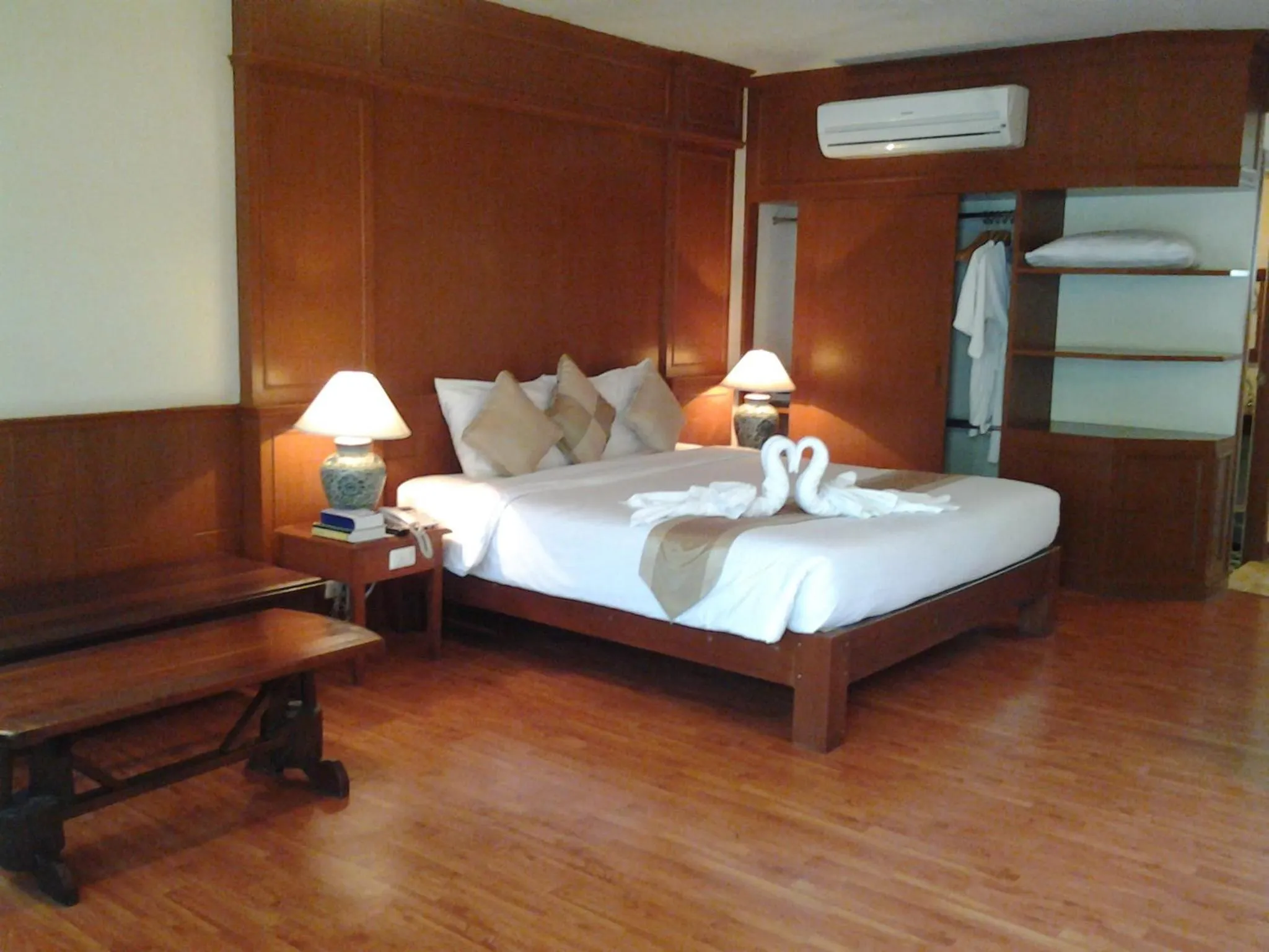 Bed in Rachawadee Khonkaen Airport Hotel