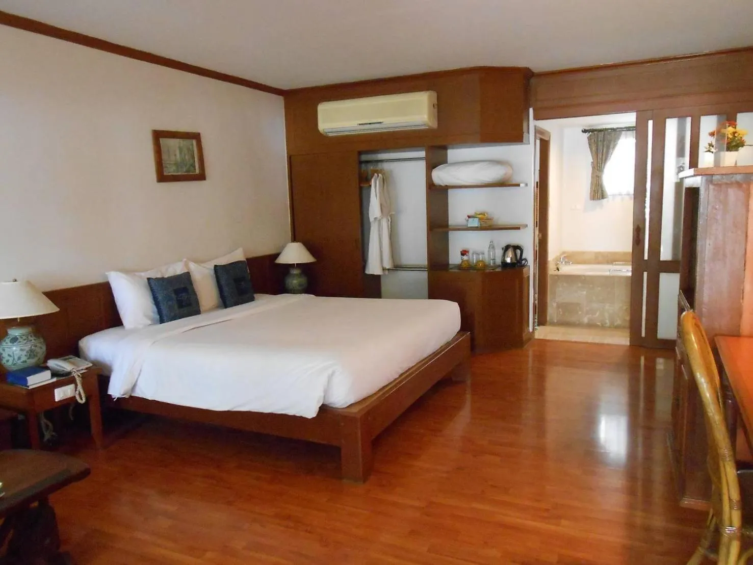 Bed in Rachawadee Khonkaen Airport Hotel