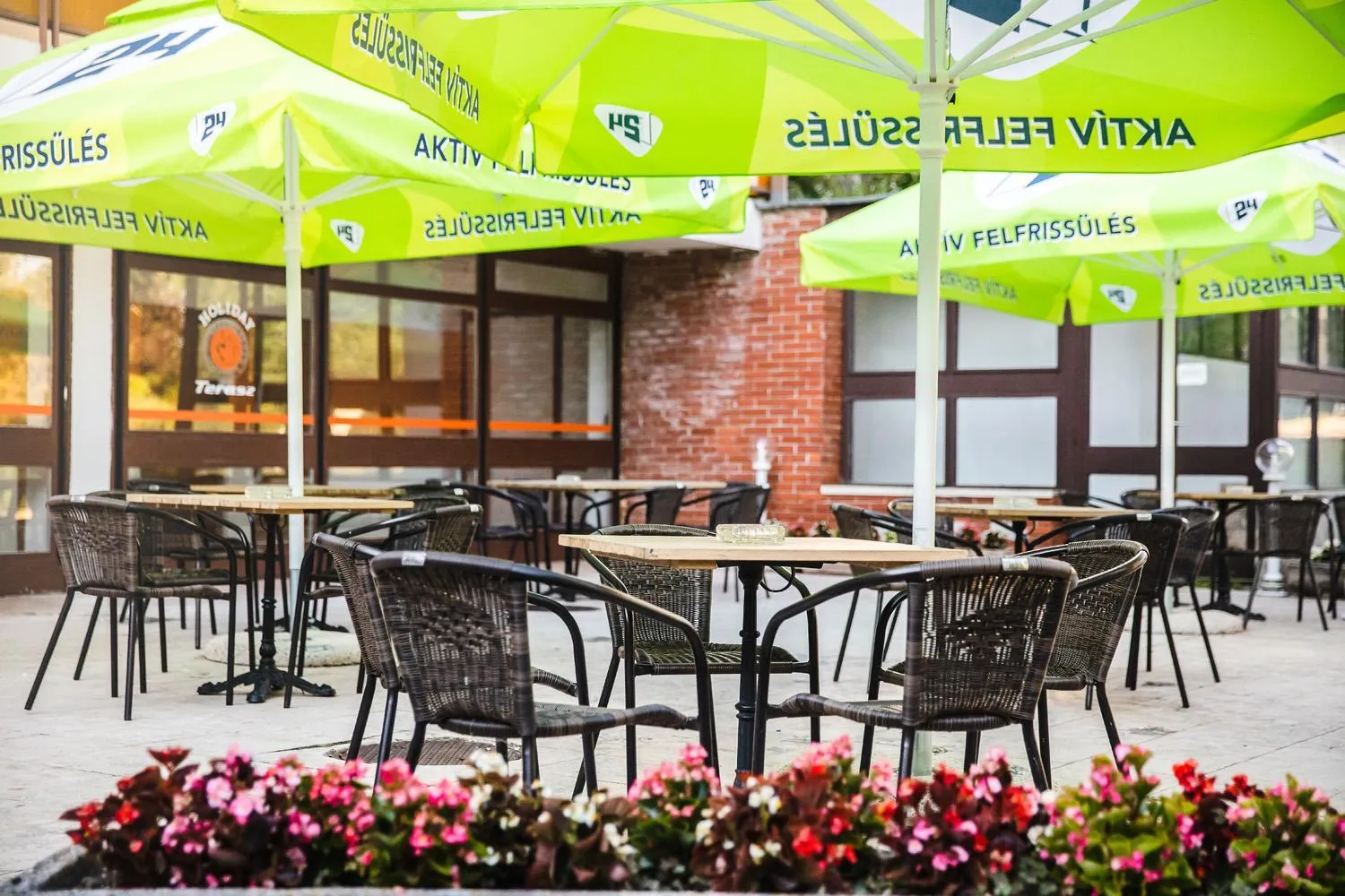 Patio in Hotel Holiday Csopak