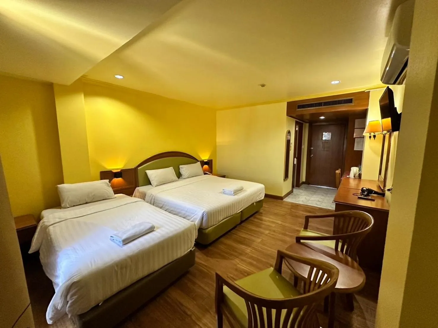 Bedroom, Bed in Hatyai Merridian Hotel