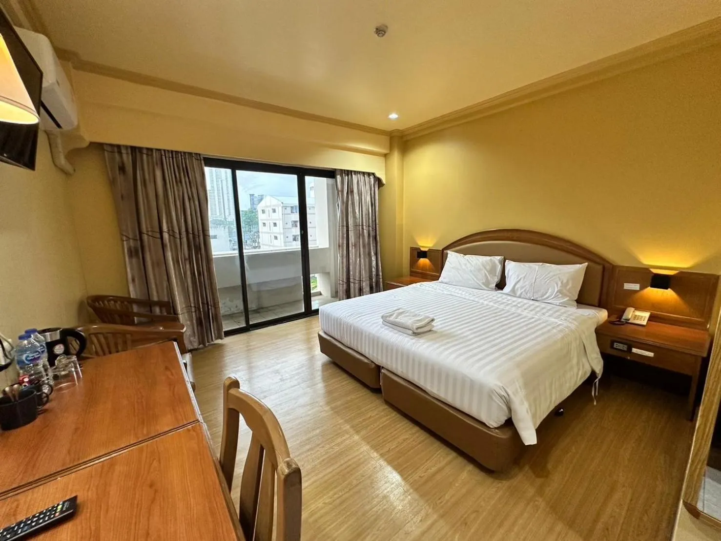 Bedroom, Bed in Hatyai Merridian Hotel