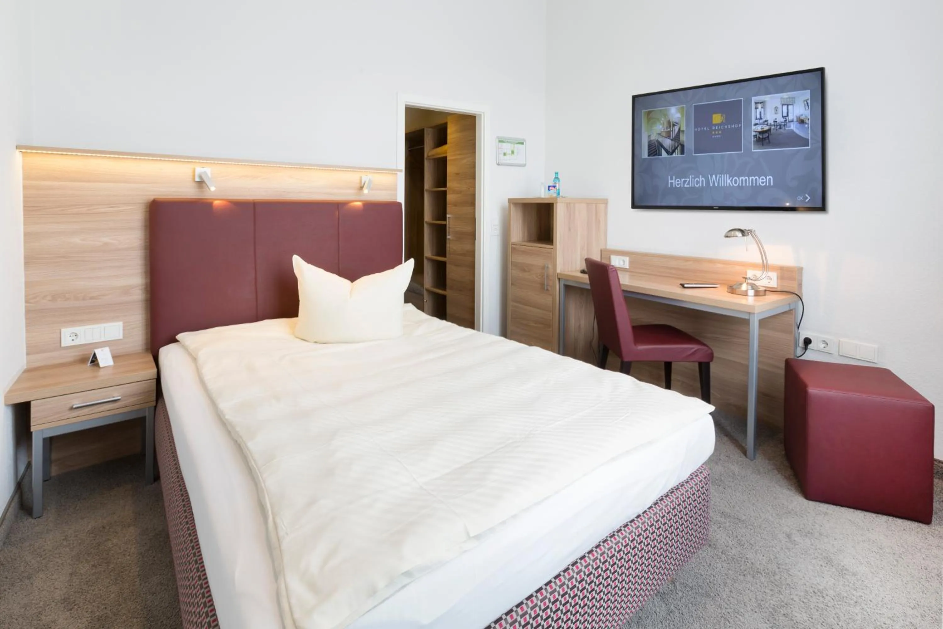 Bedroom, Bed in Hotel Reichshof garni