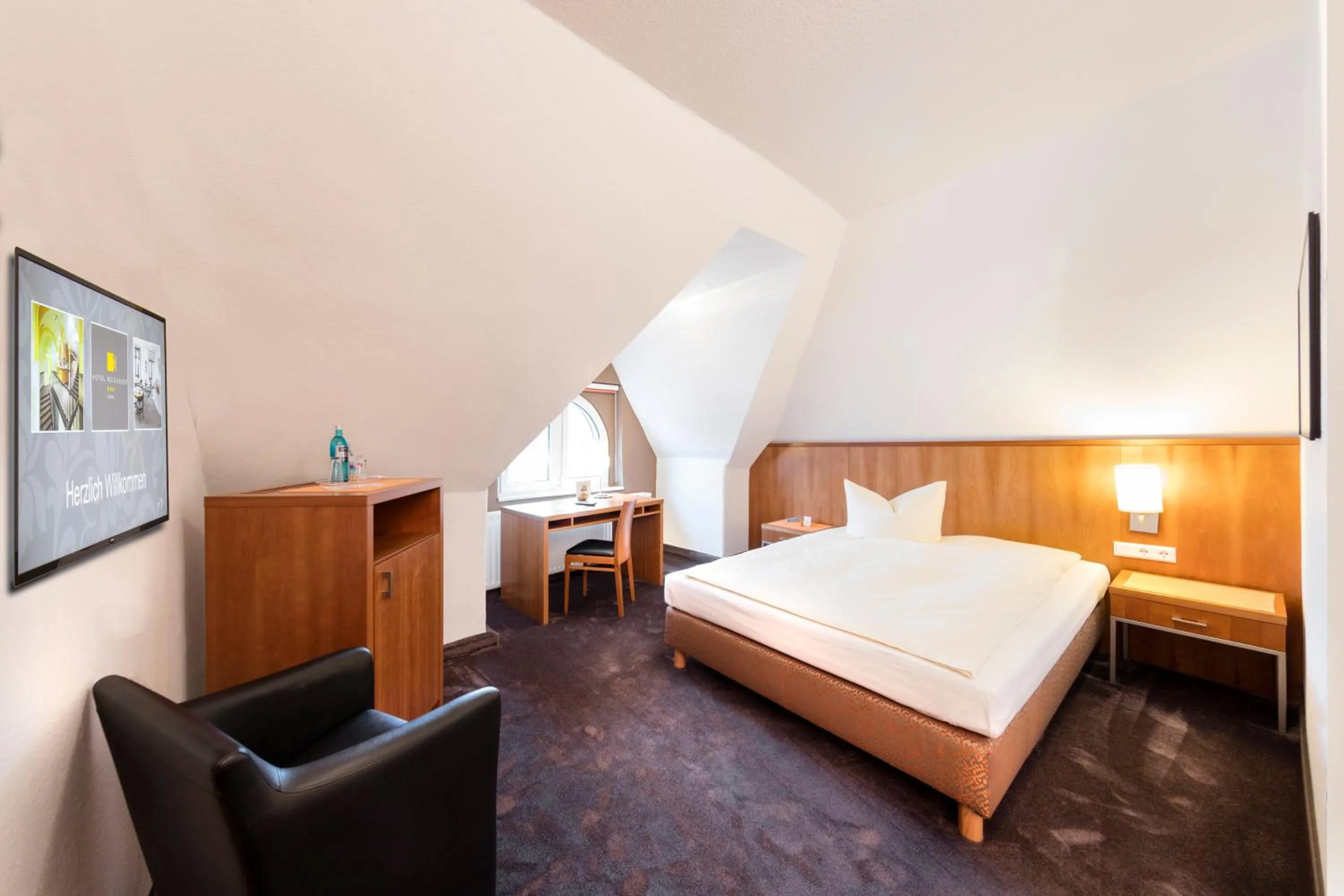 Bedroom, Bed in Hotel Reichshof garni