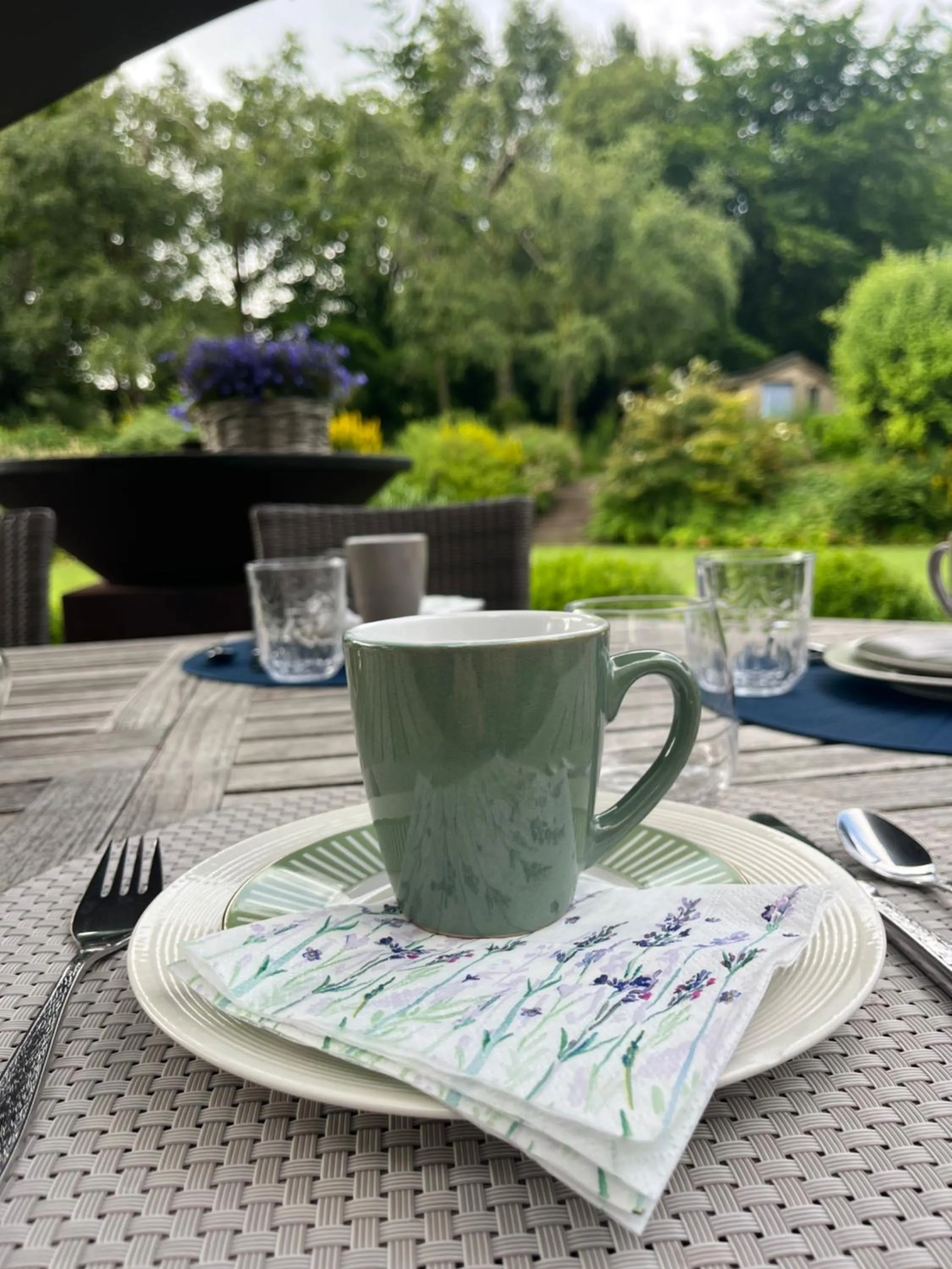 Property building in "Un matin au jardin"