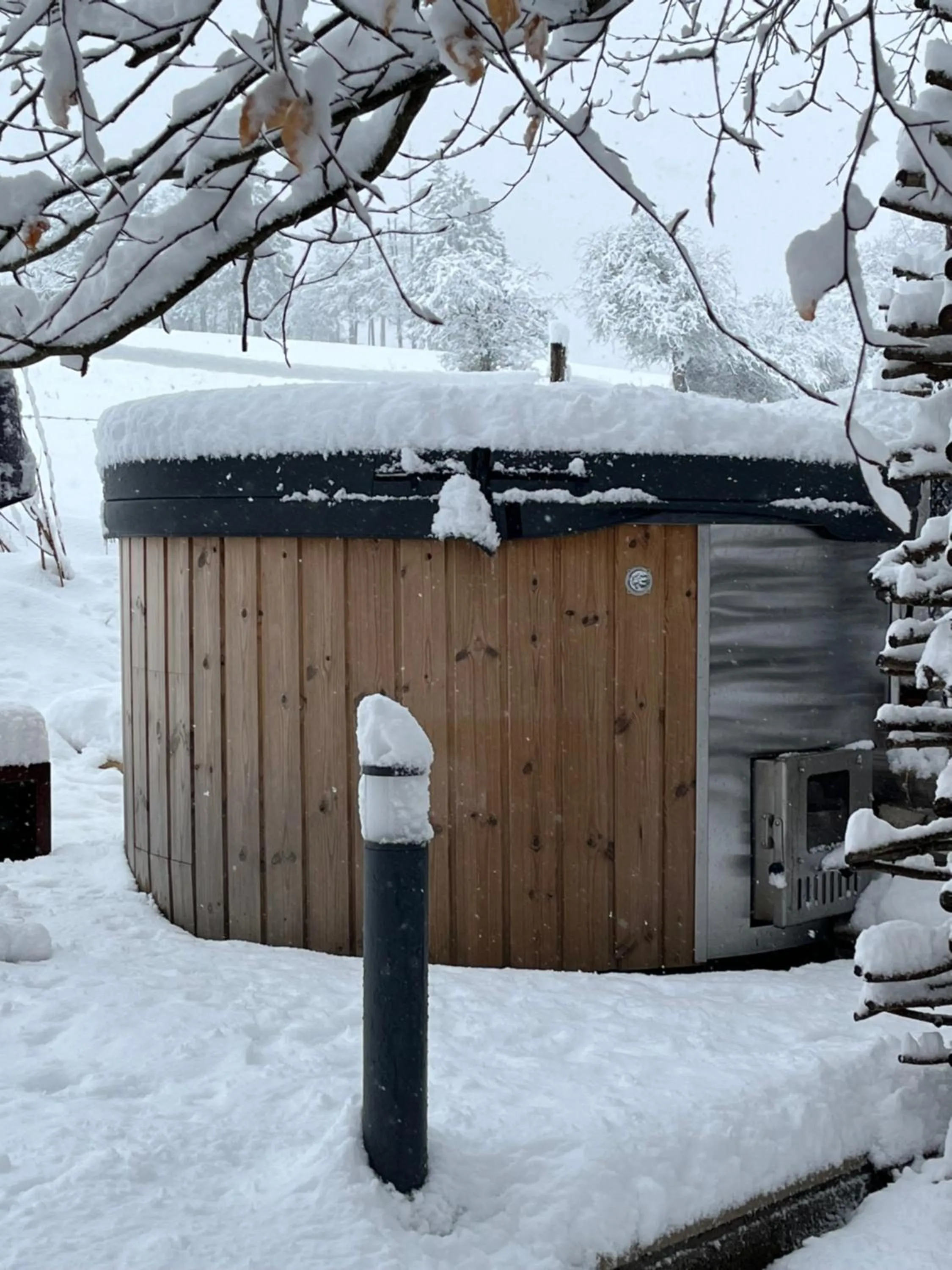 Property building in "Un matin au jardin"