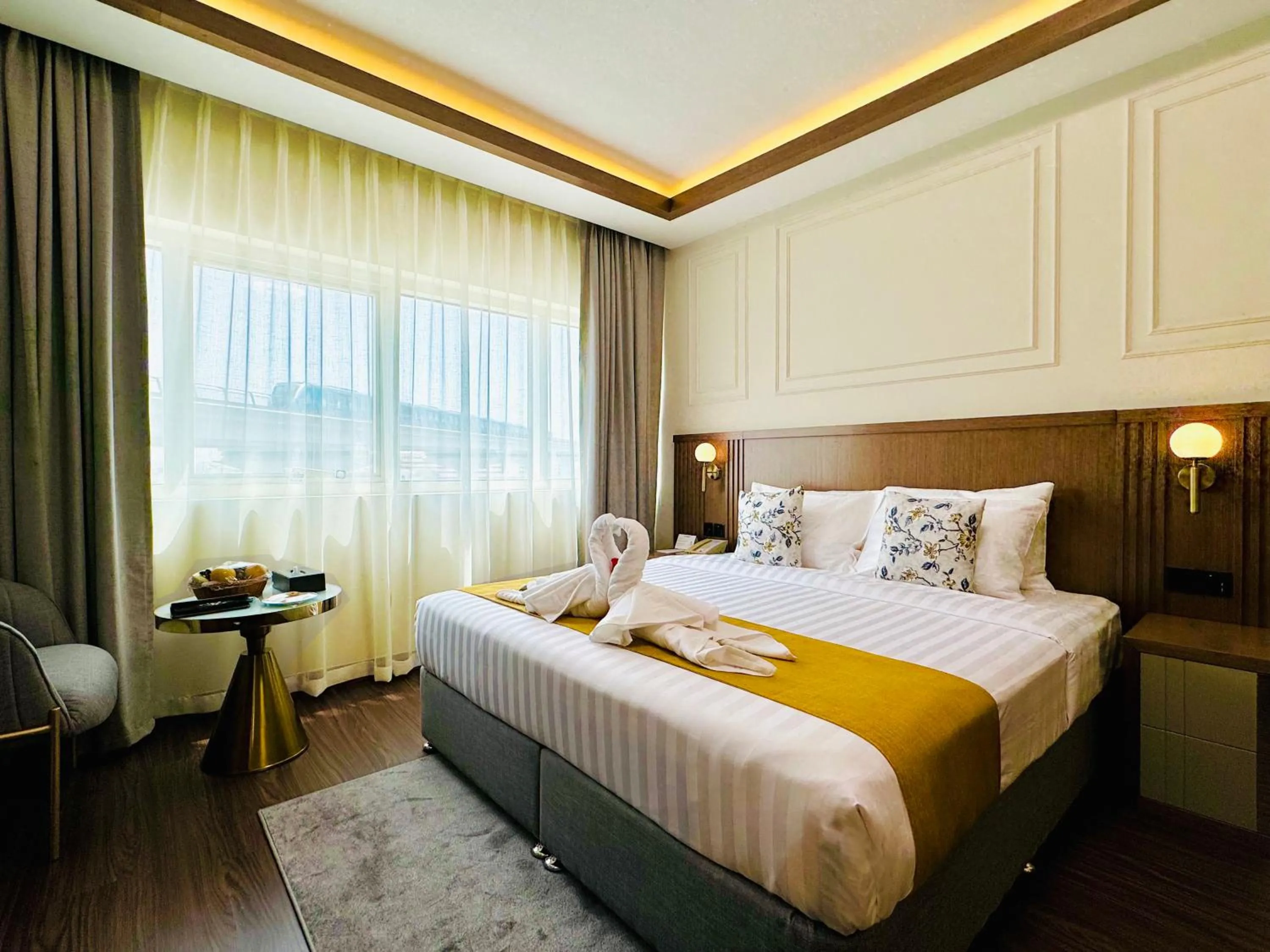 Bedroom, Bed in Fortune Plaza Hotel, Dubai Airport