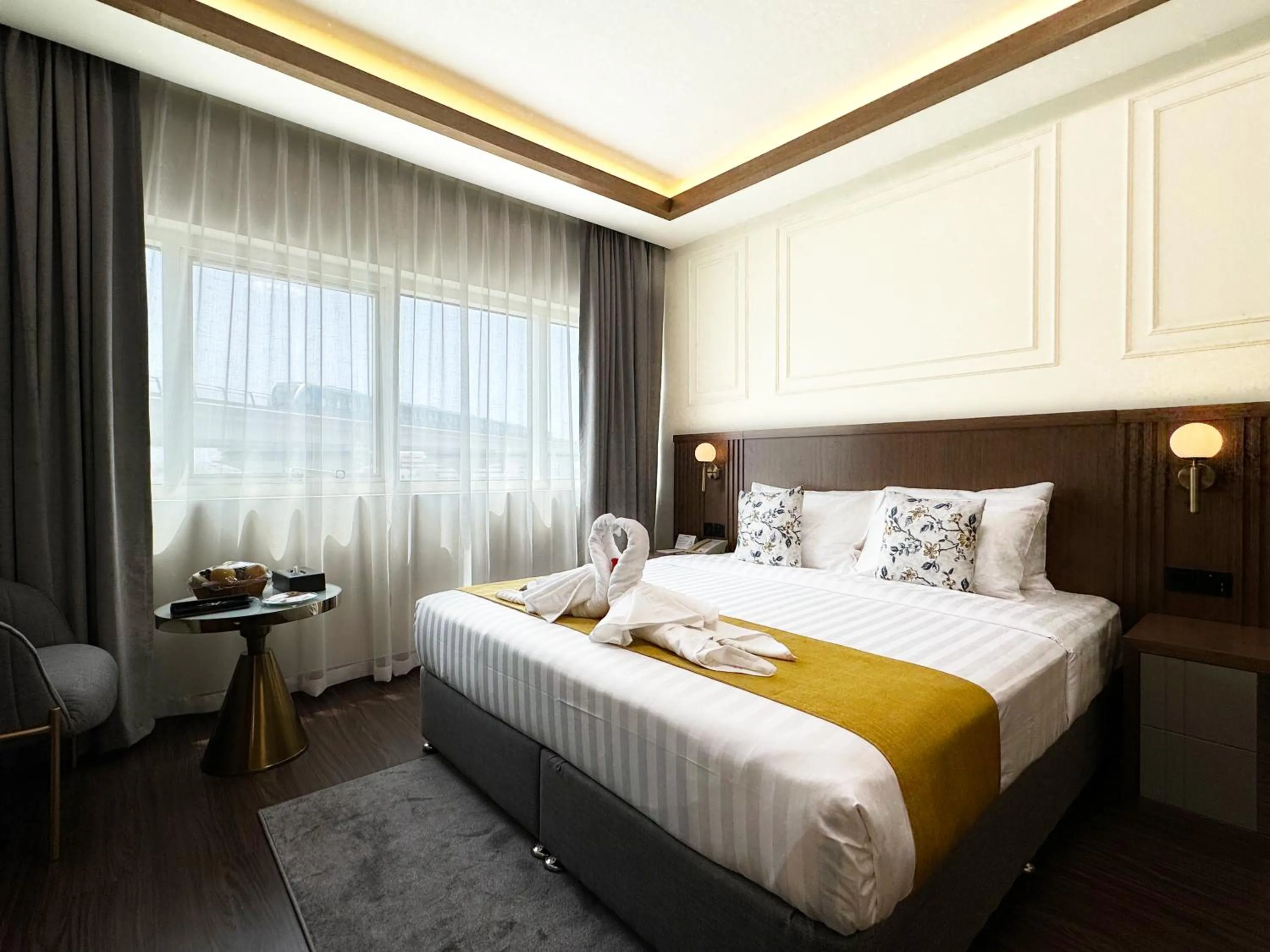 Bedroom, Bed in Fortune Plaza Hotel, Dubai Airport