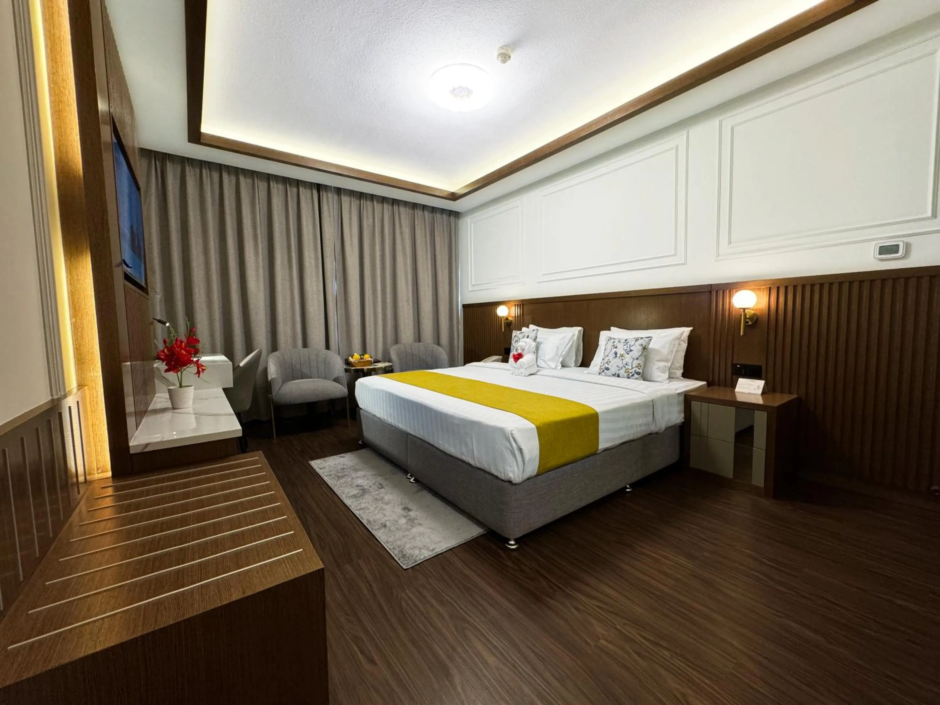 Bedroom, Bed in Fortune Plaza Hotel, Dubai Airport