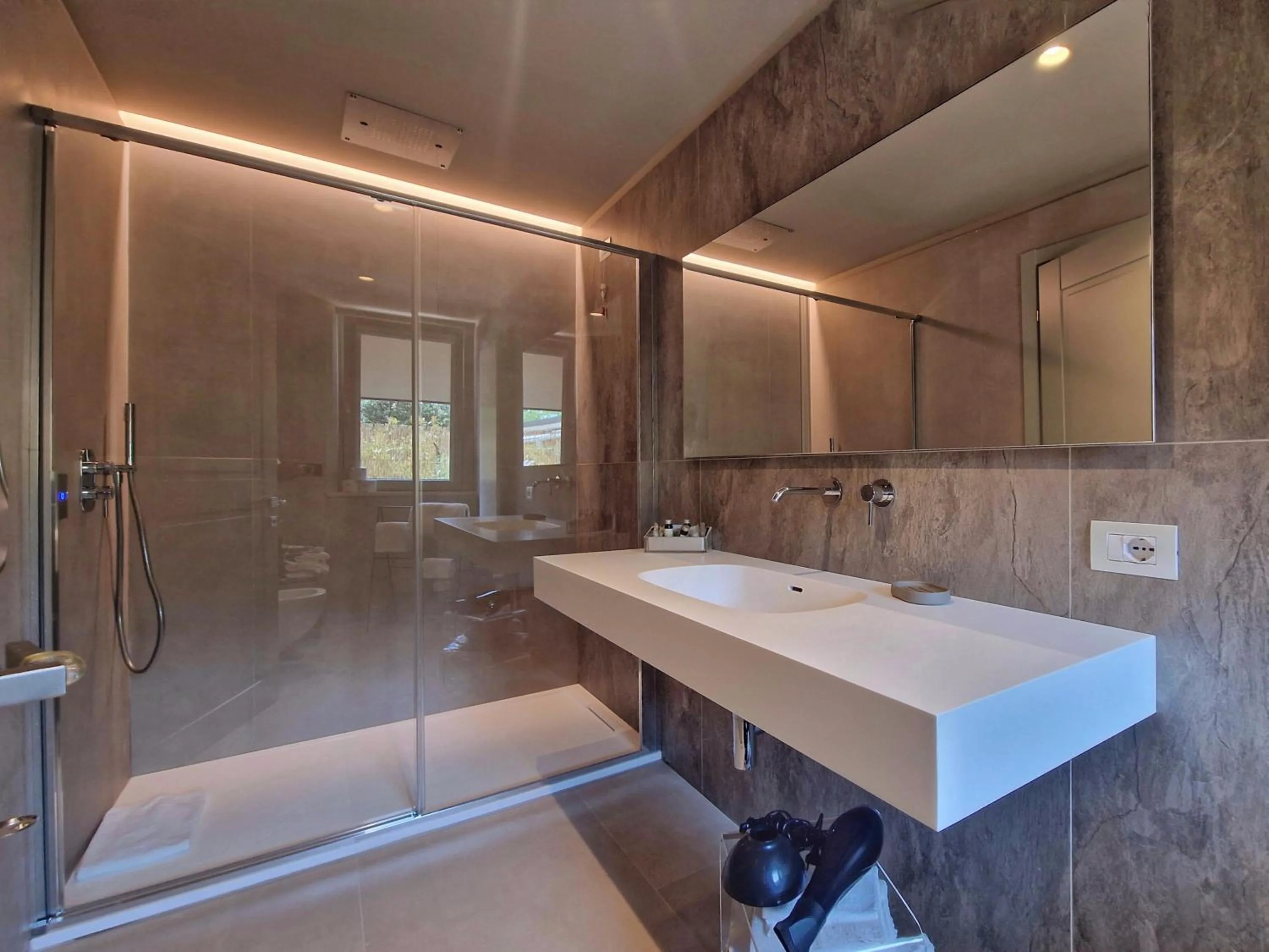 Shower in Hotel Villa Elsa