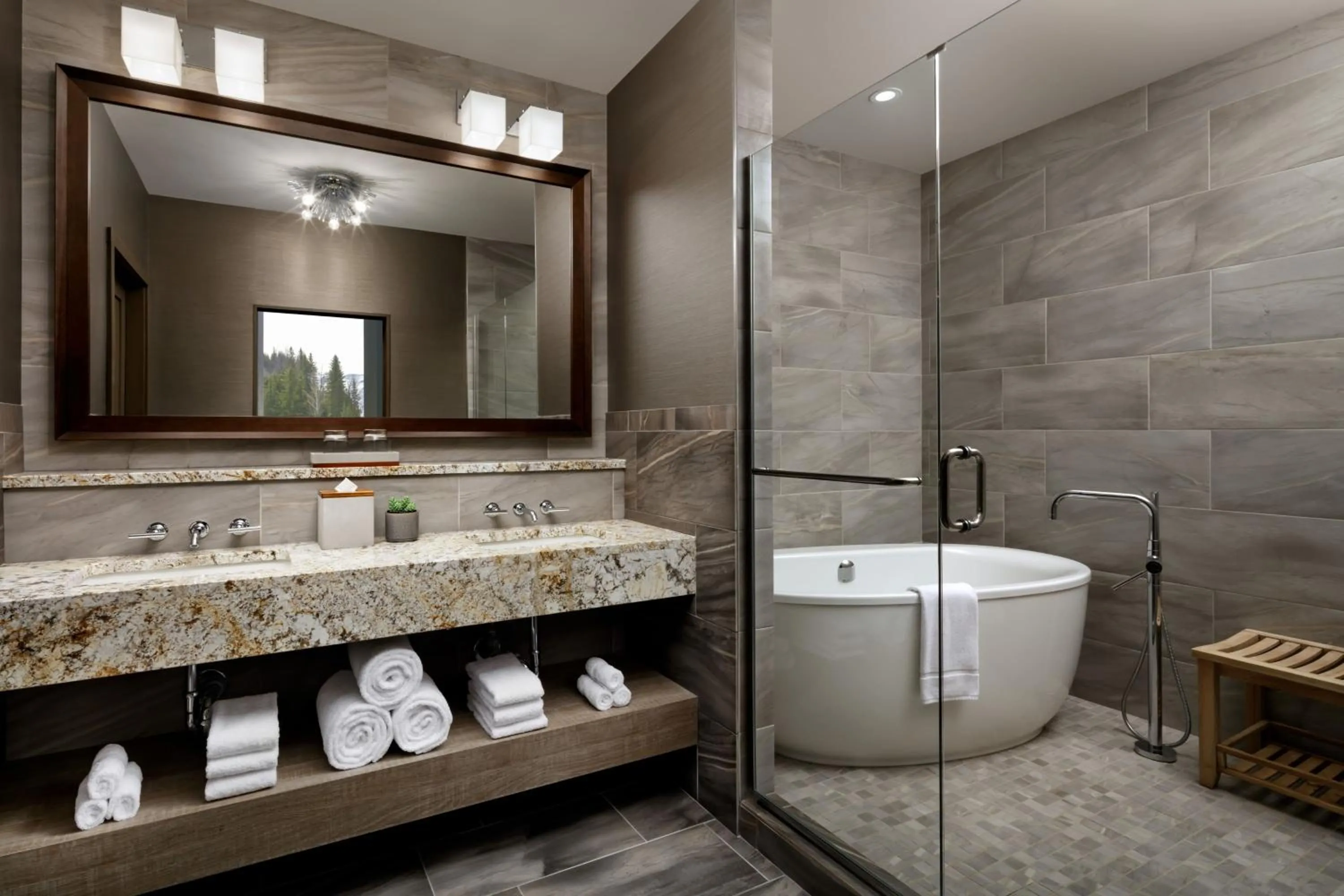 Bathroom in The Josie Hotel, Autograph Collection