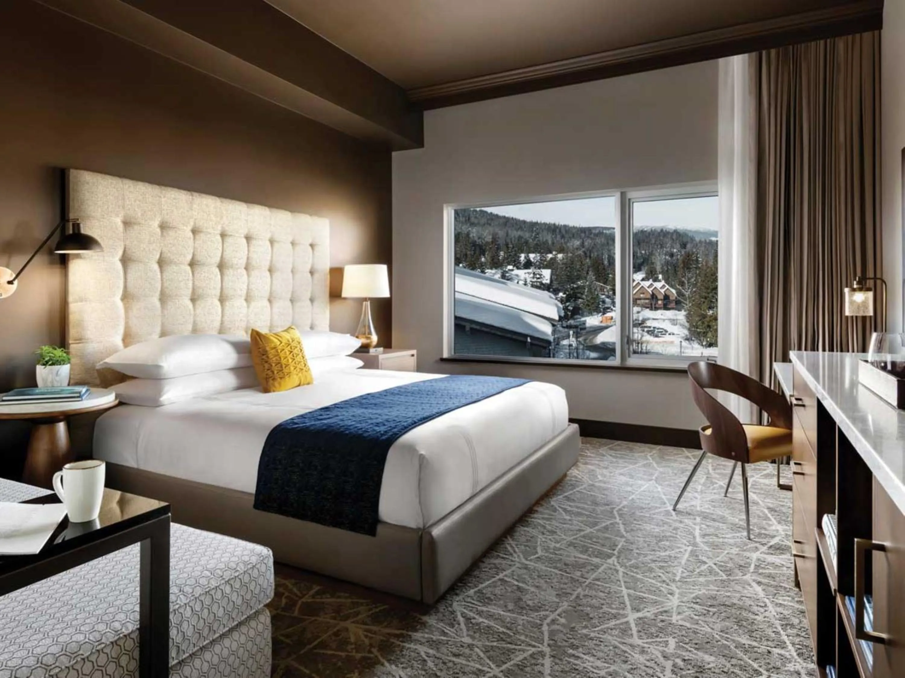 Bedroom, Bed in The Josie Hotel, Autograph Collection