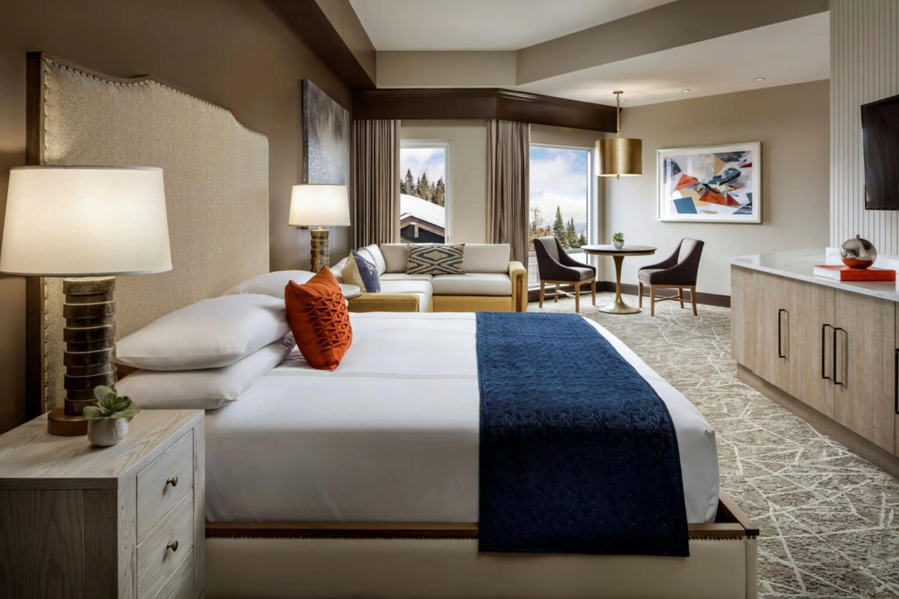 Photo of the whole room, Bed in The Josie Hotel, Autograph Collection