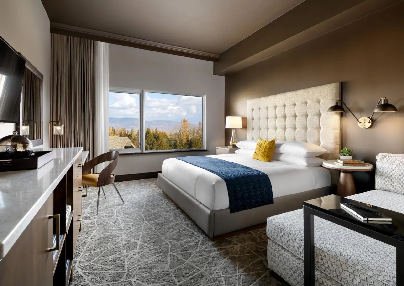 Bedroom, Bed in The Josie Hotel, Autograph Collection