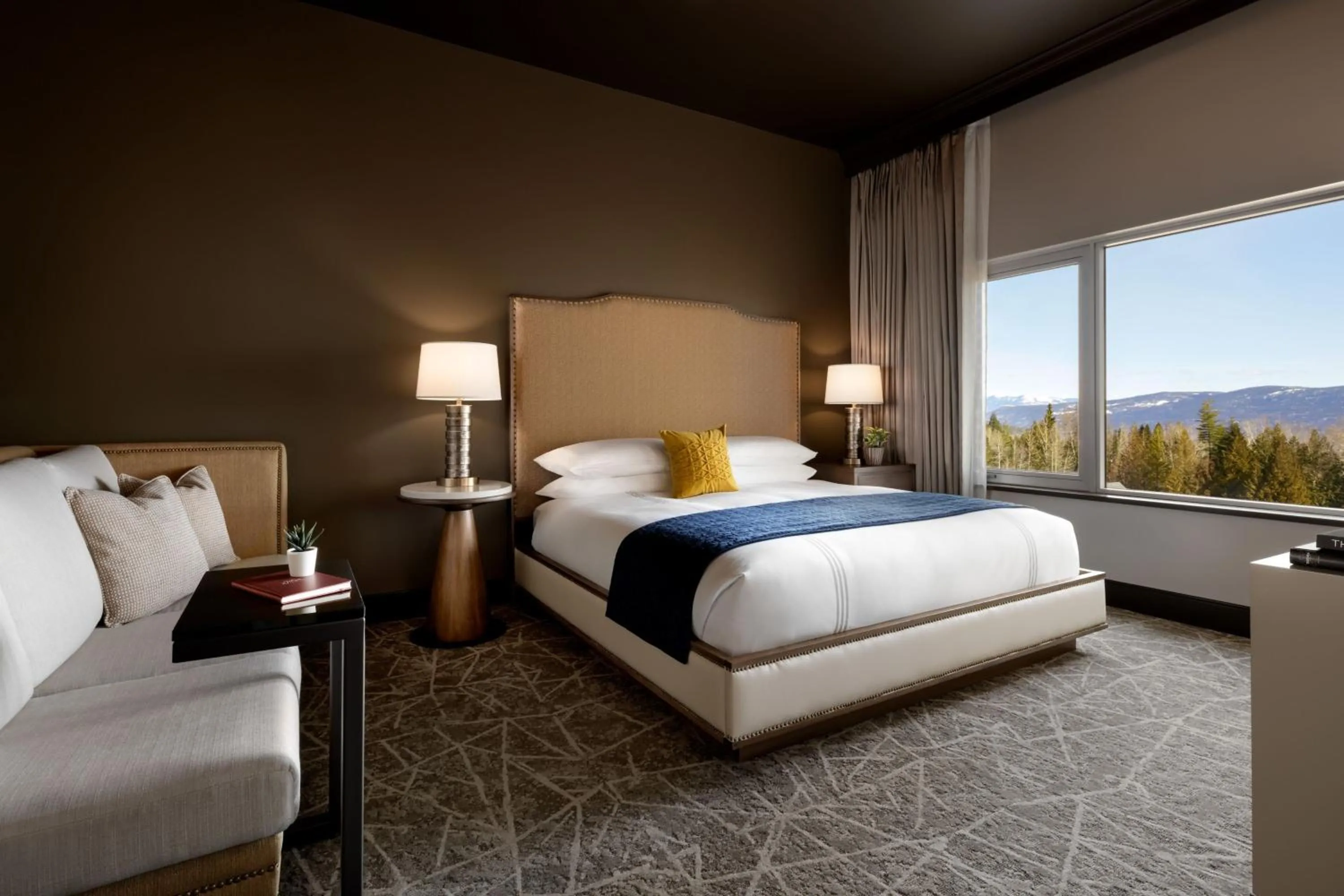 Photo of the whole room, Bed in The Josie Hotel, Autograph Collection