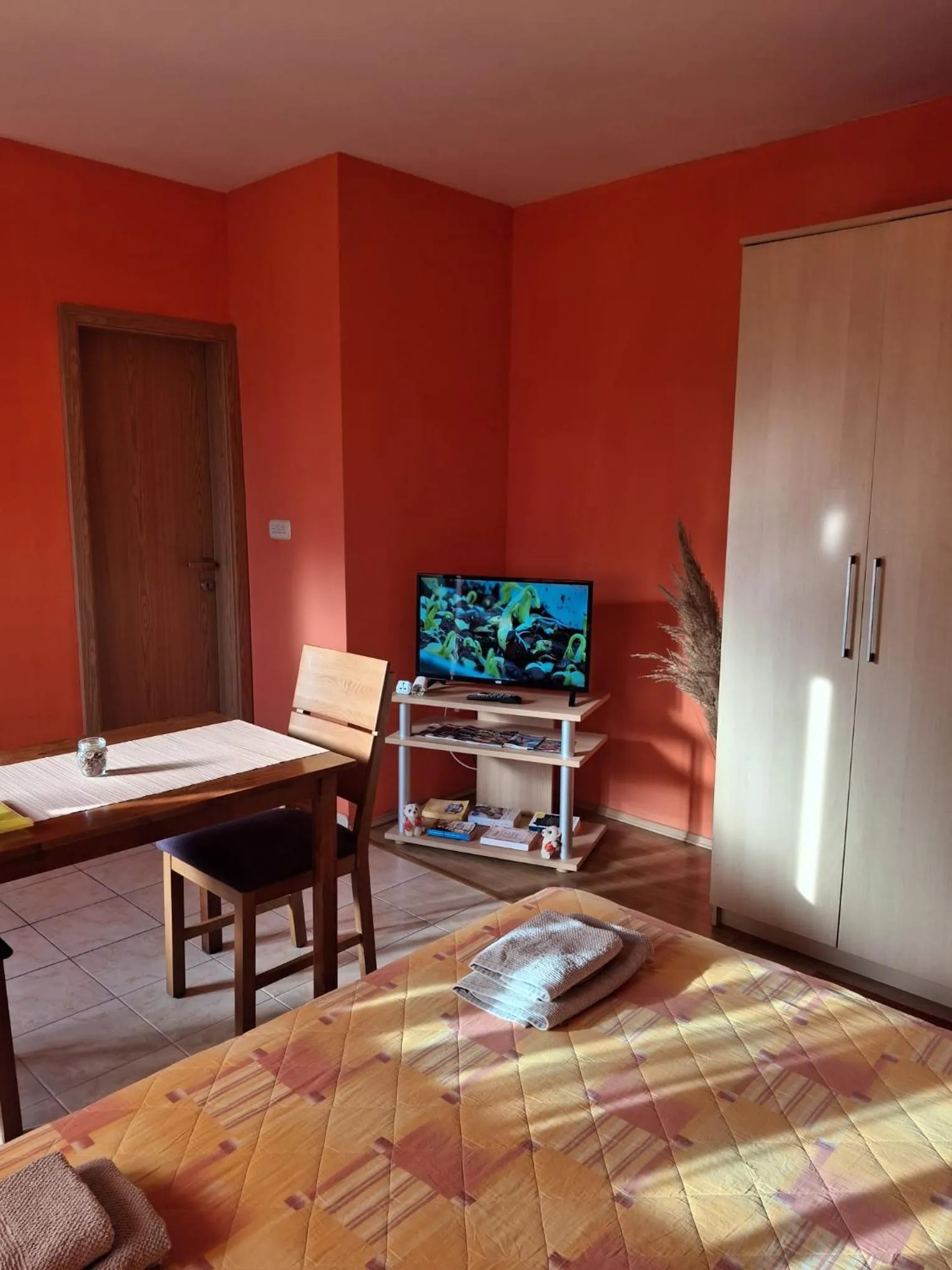 Communal lounge/ TV room in Villa Luketa