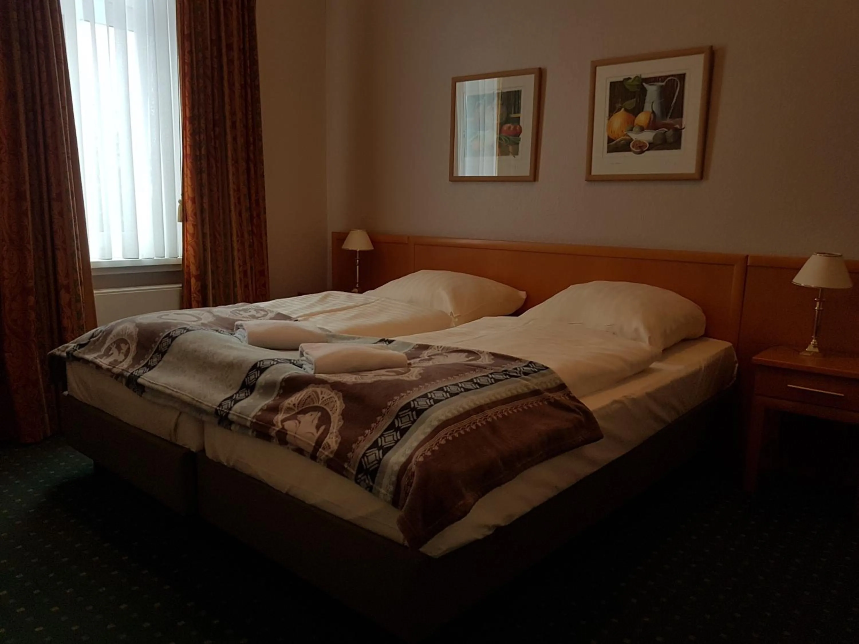 Photo of the whole room, Bed in Mediterran