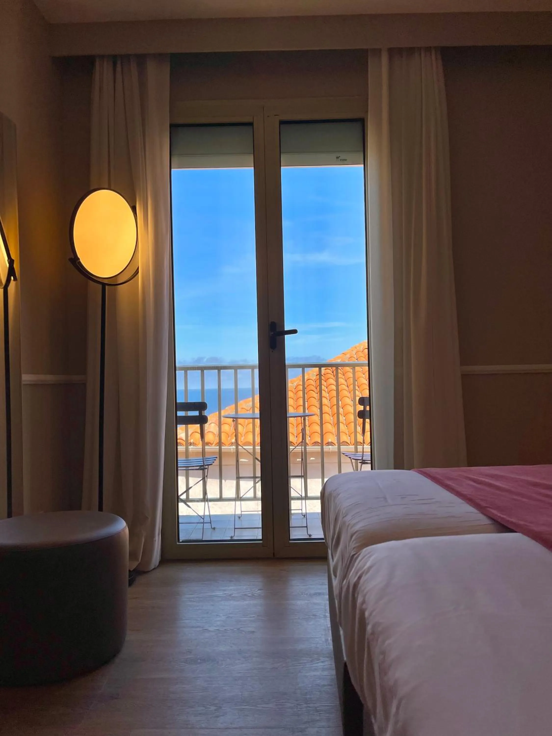 Balcony/Terrace, Bed in Hotel Restaurant Christophe Colomb