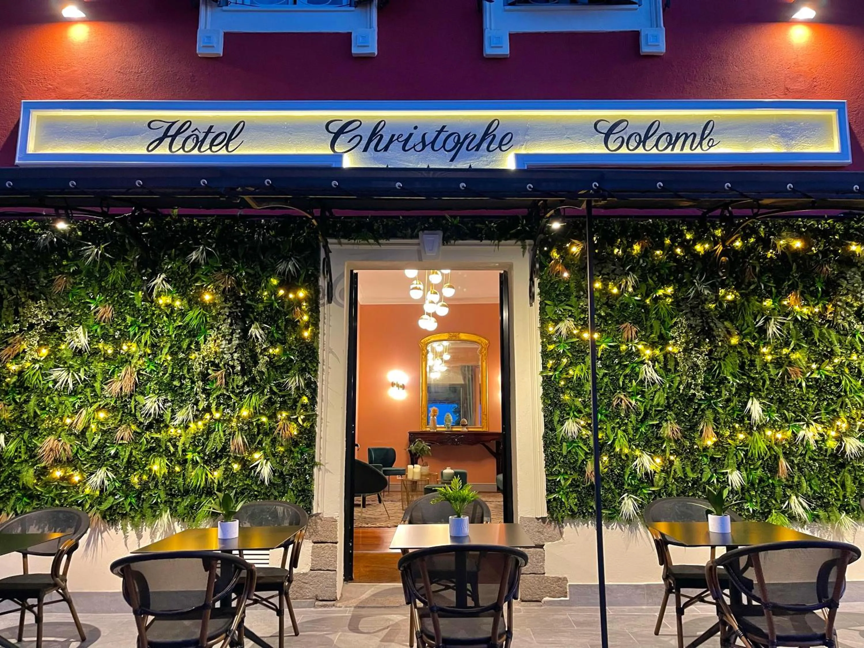 Property building in Hotel Restaurant Christophe Colomb