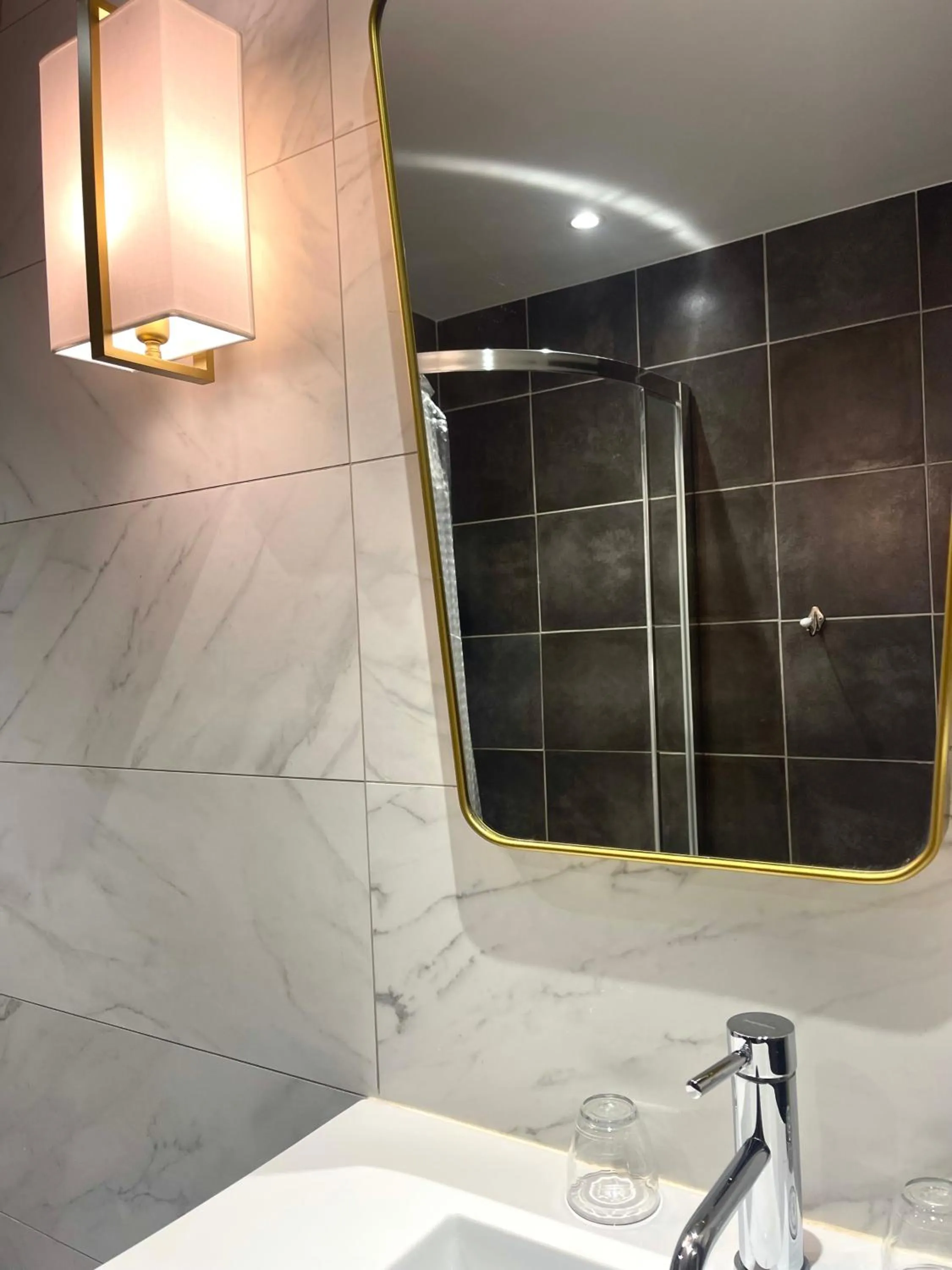 Bathroom in Hotel Restaurant Christophe Colomb