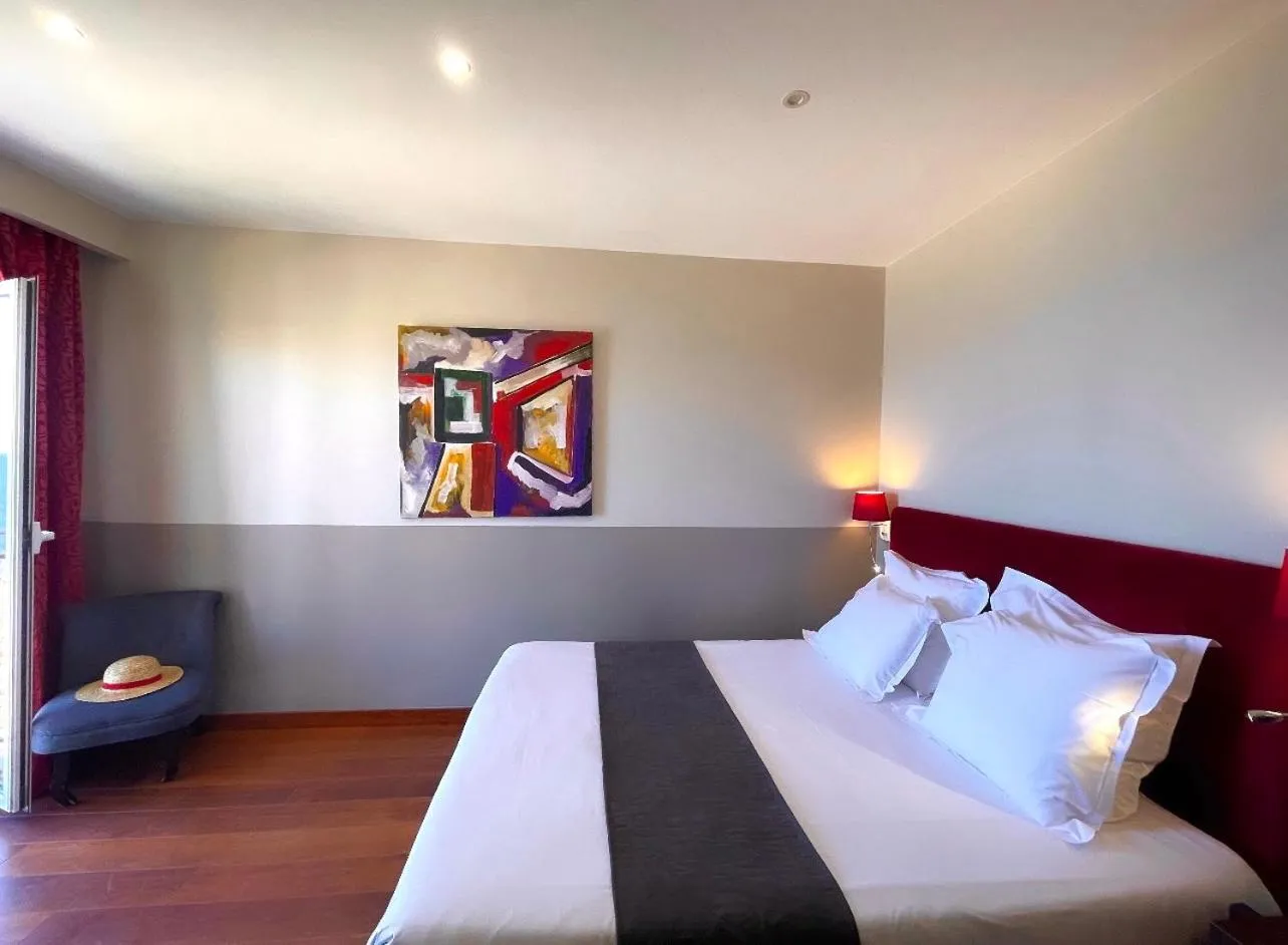 Bed in Hotel Restaurant Christophe Colomb