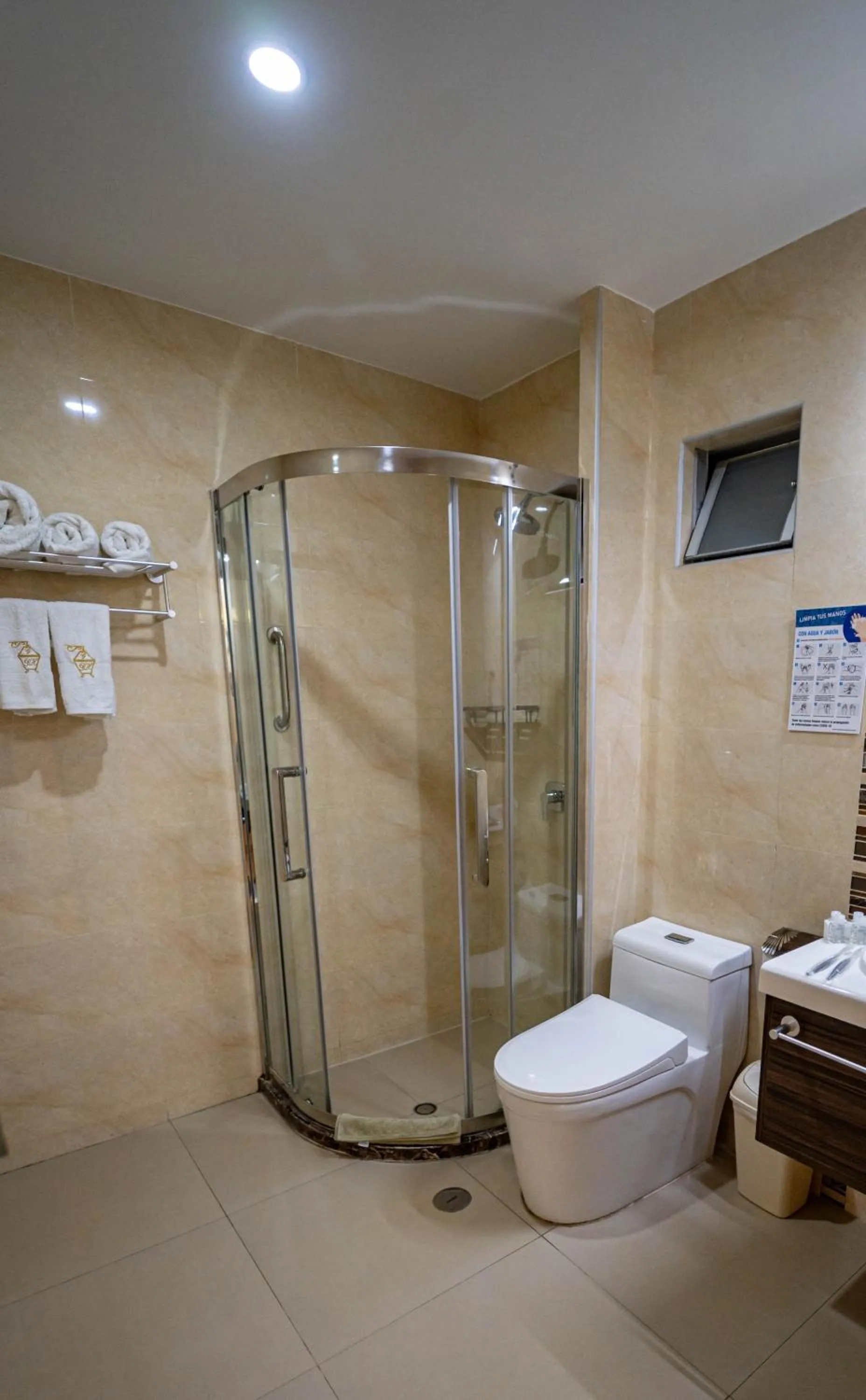 Shower in Gran Recreo Hotel - Trujillo - Perú