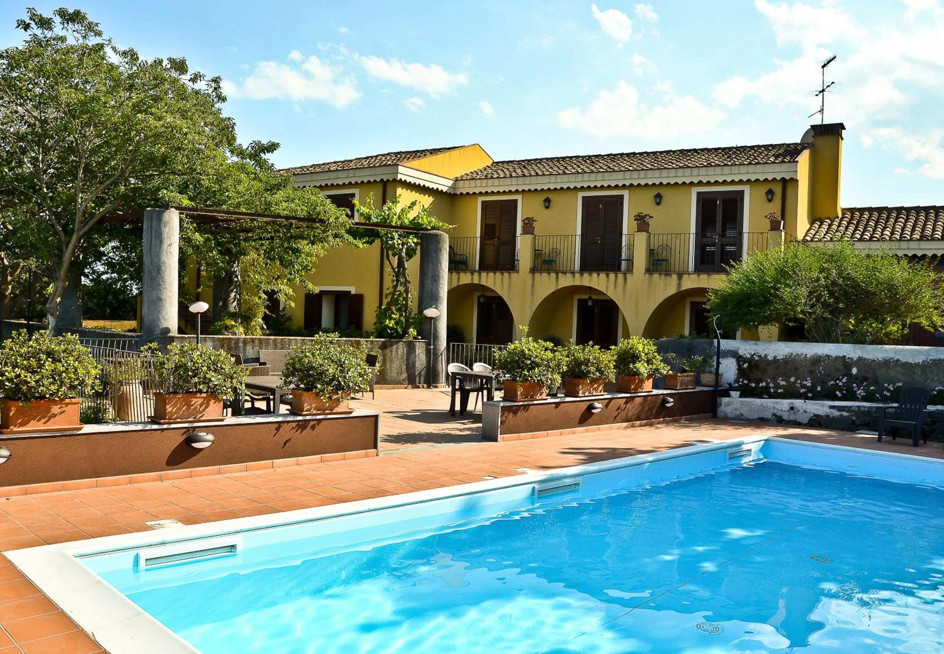 Swimming pool in La Terra Del Mezzo