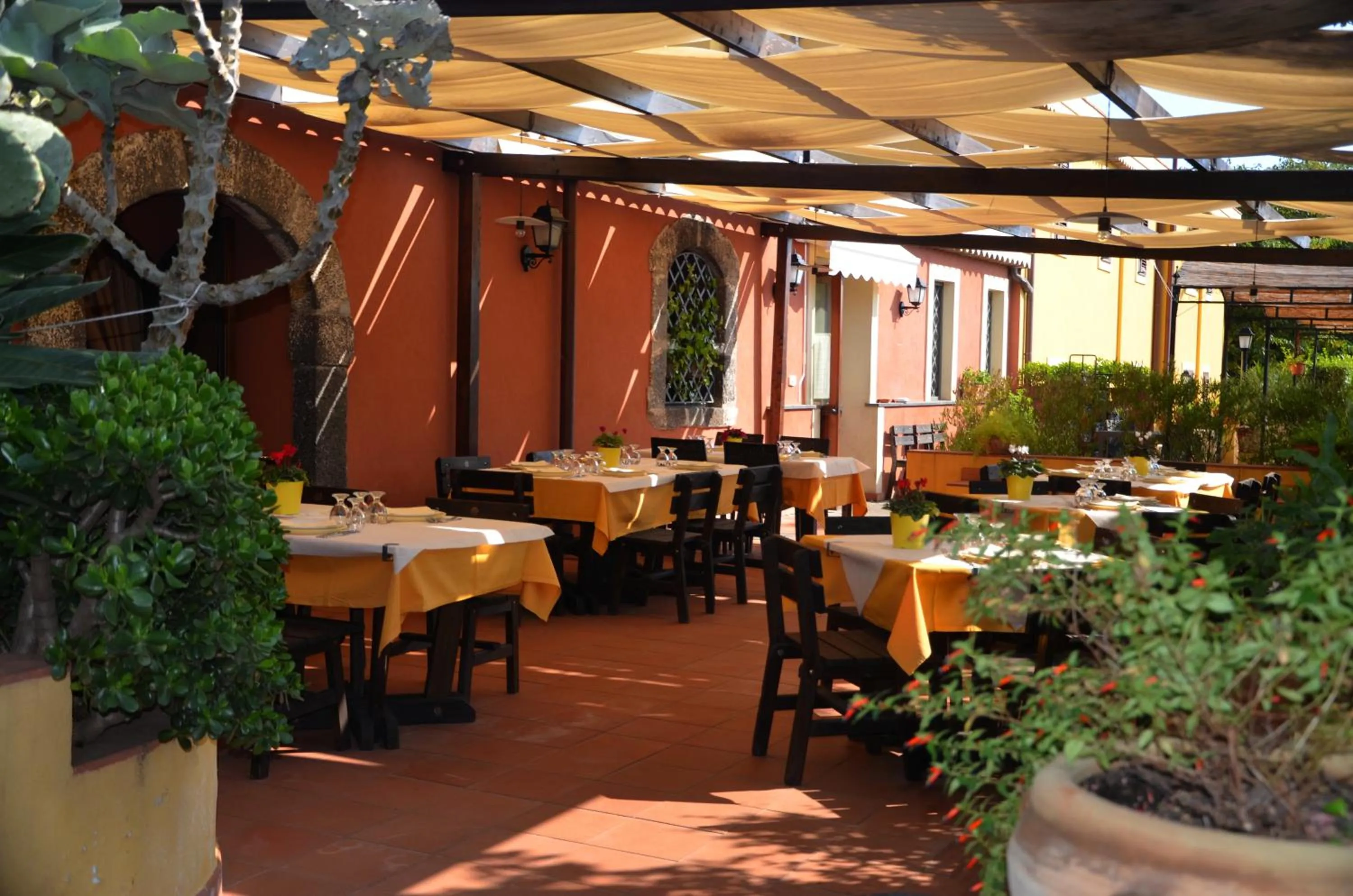 Restaurant/places to eat in La Terra Del Mezzo