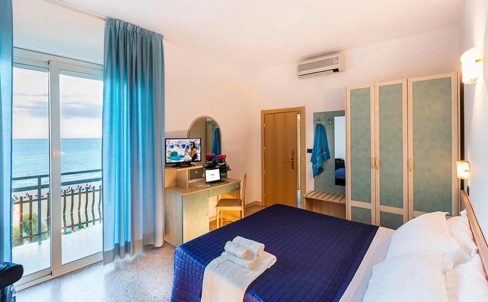 Photo of the whole room, Bed in Hotel Excelsior