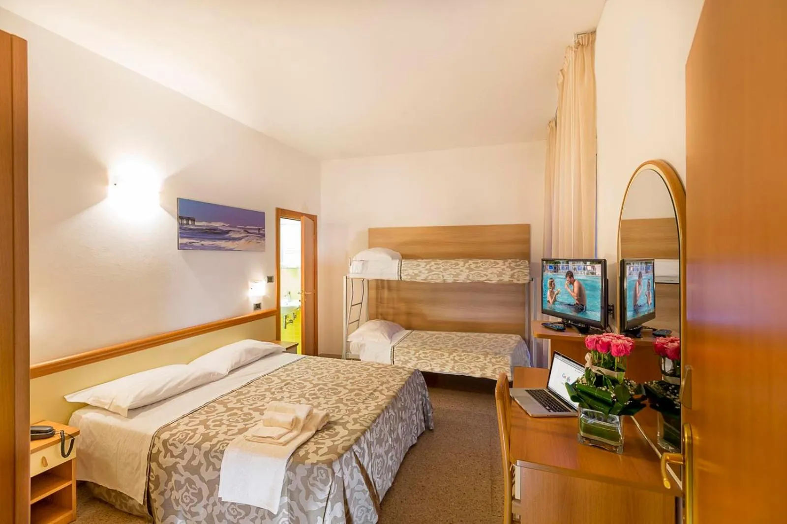 bunk bed, Bed in Hotel Excelsior