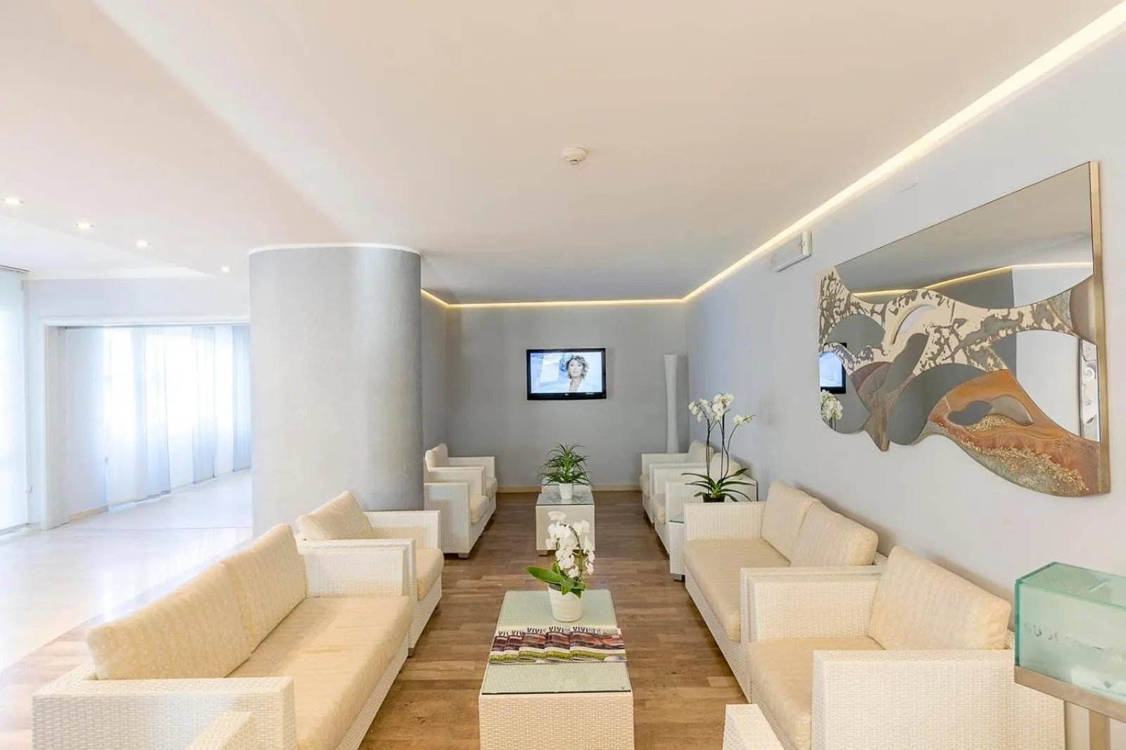 Communal lounge/ TV room in Hotel Excelsior