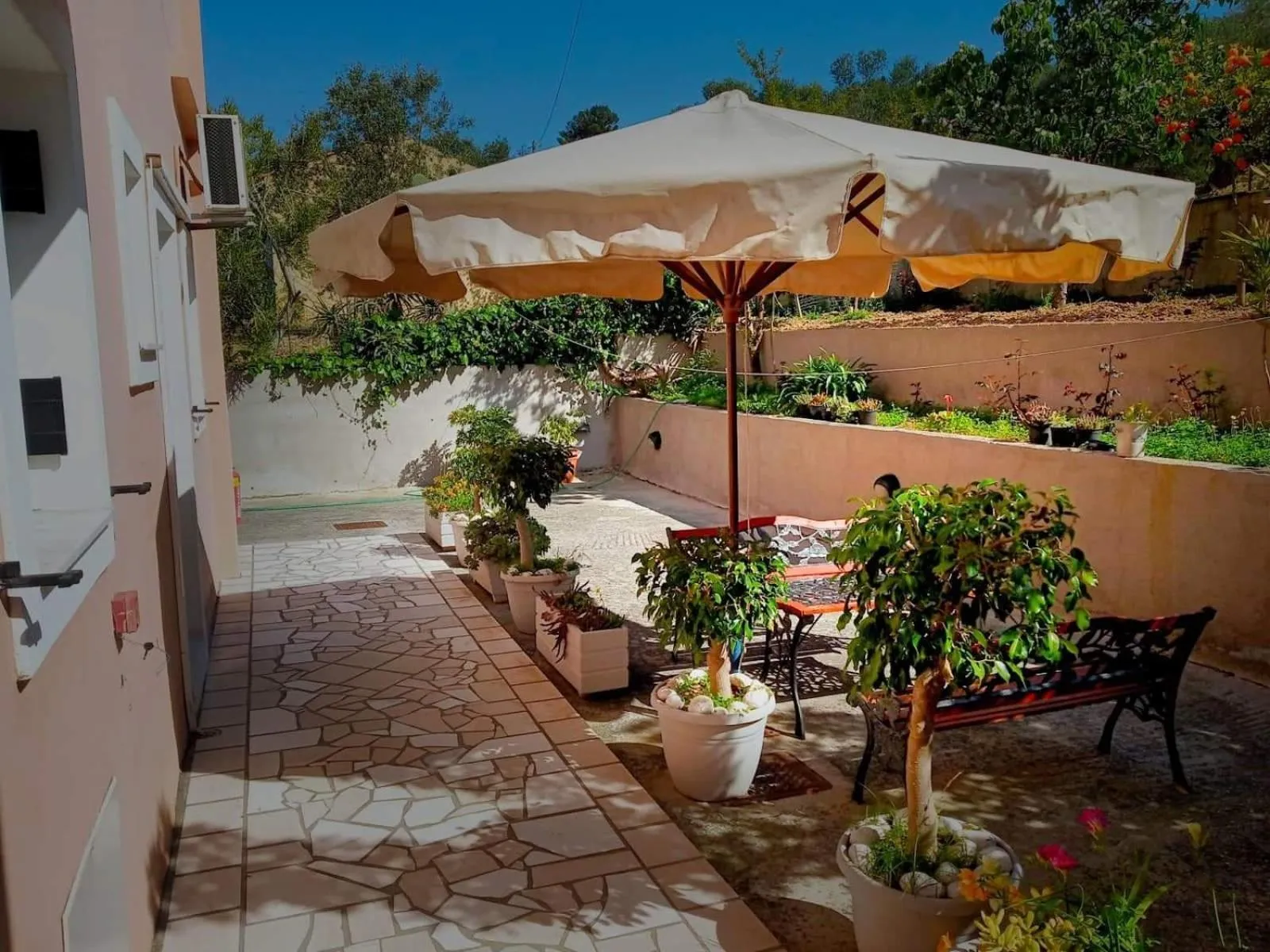 Patio in Oskars Studios & Apartments