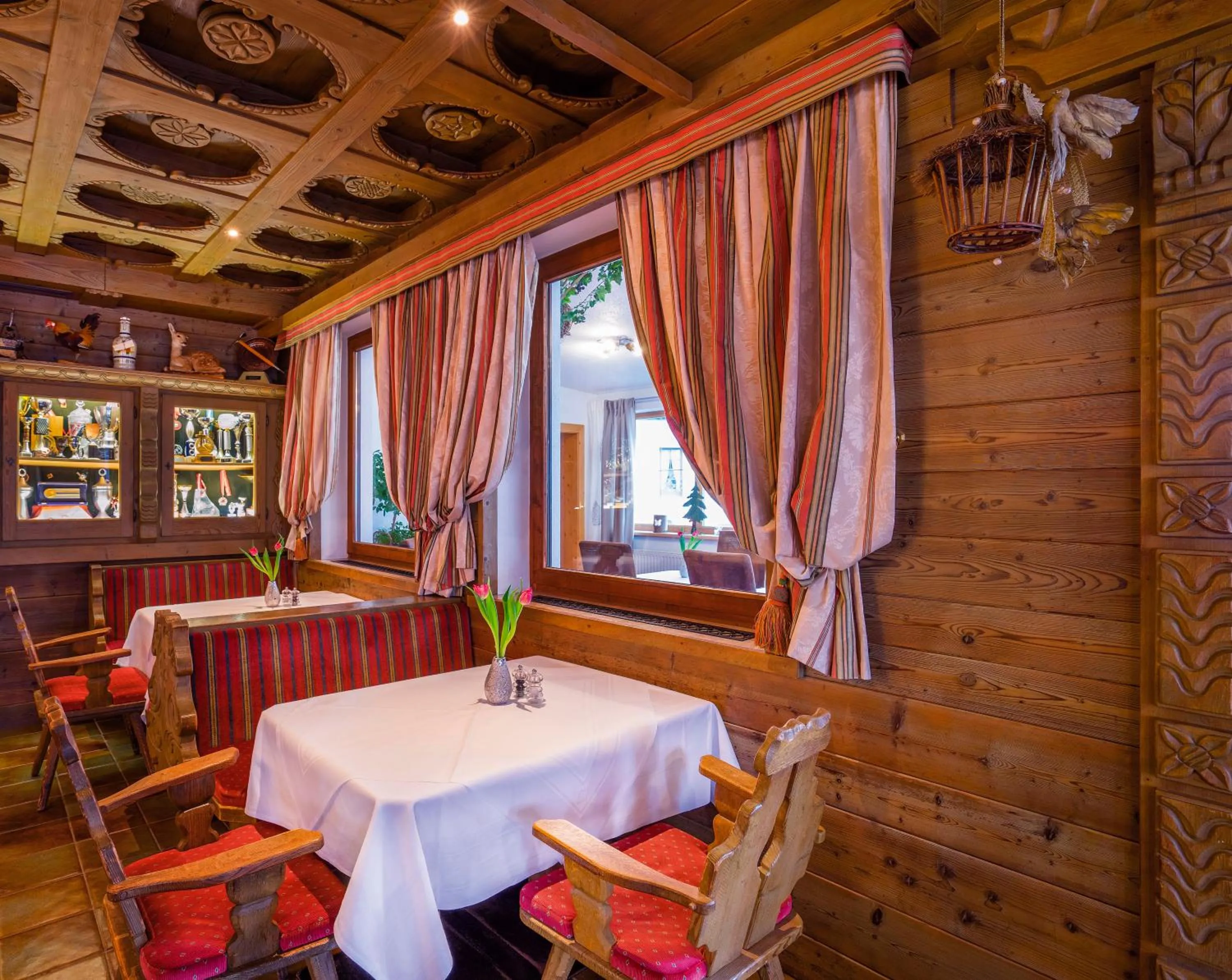 Restaurant/places to eat in Sporthotel Pechtl