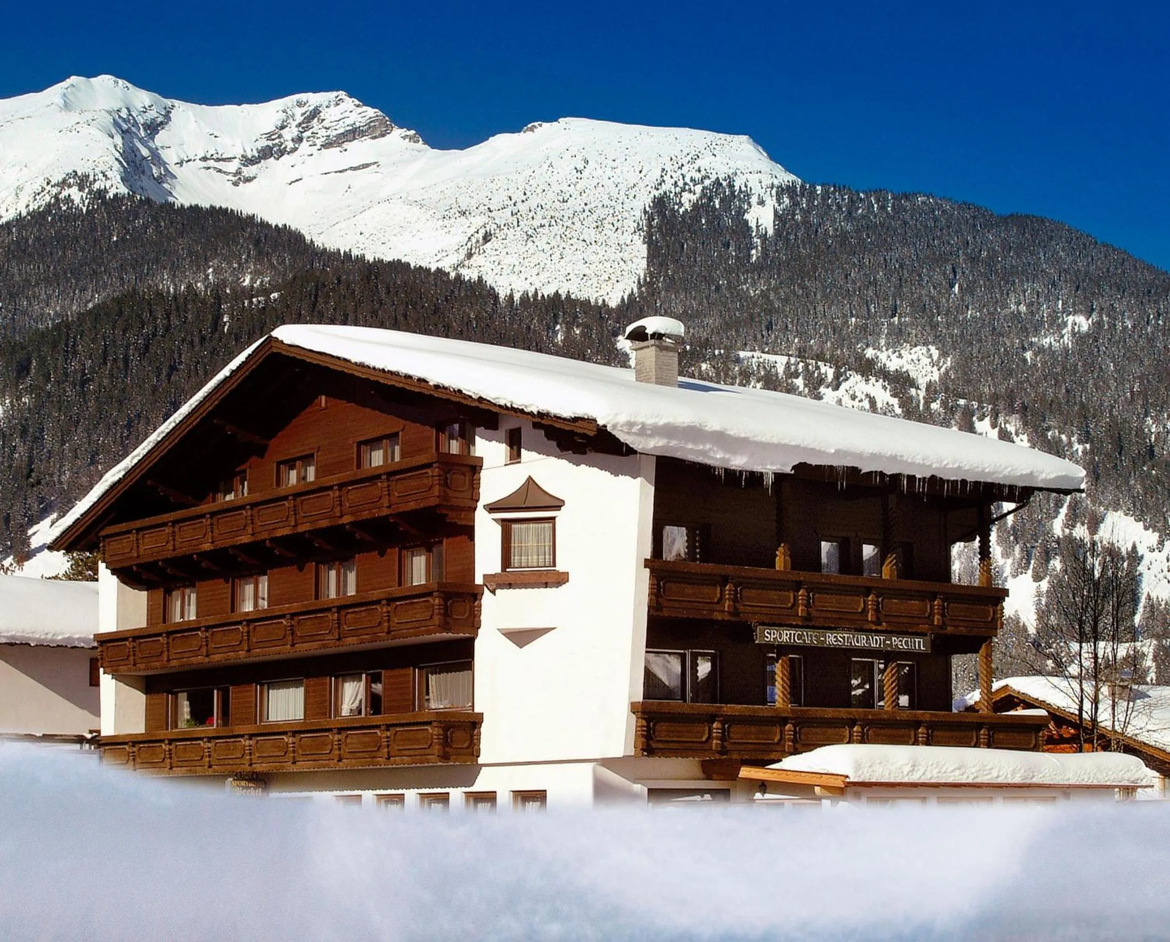 Facade/entrance in Sporthotel Pechtl