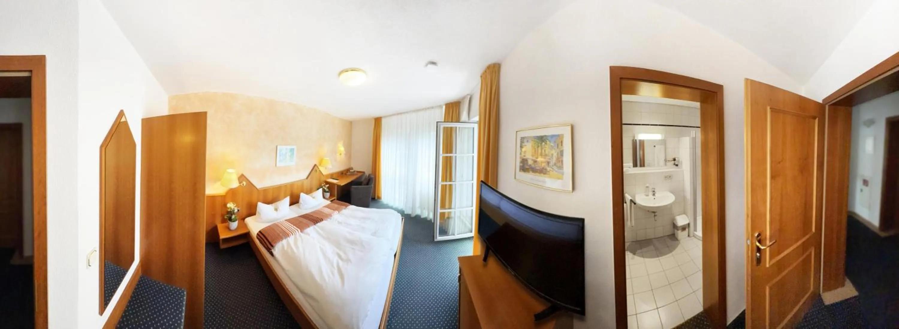 Photo of the whole room, Bed in Hotel Schöne Aussicht