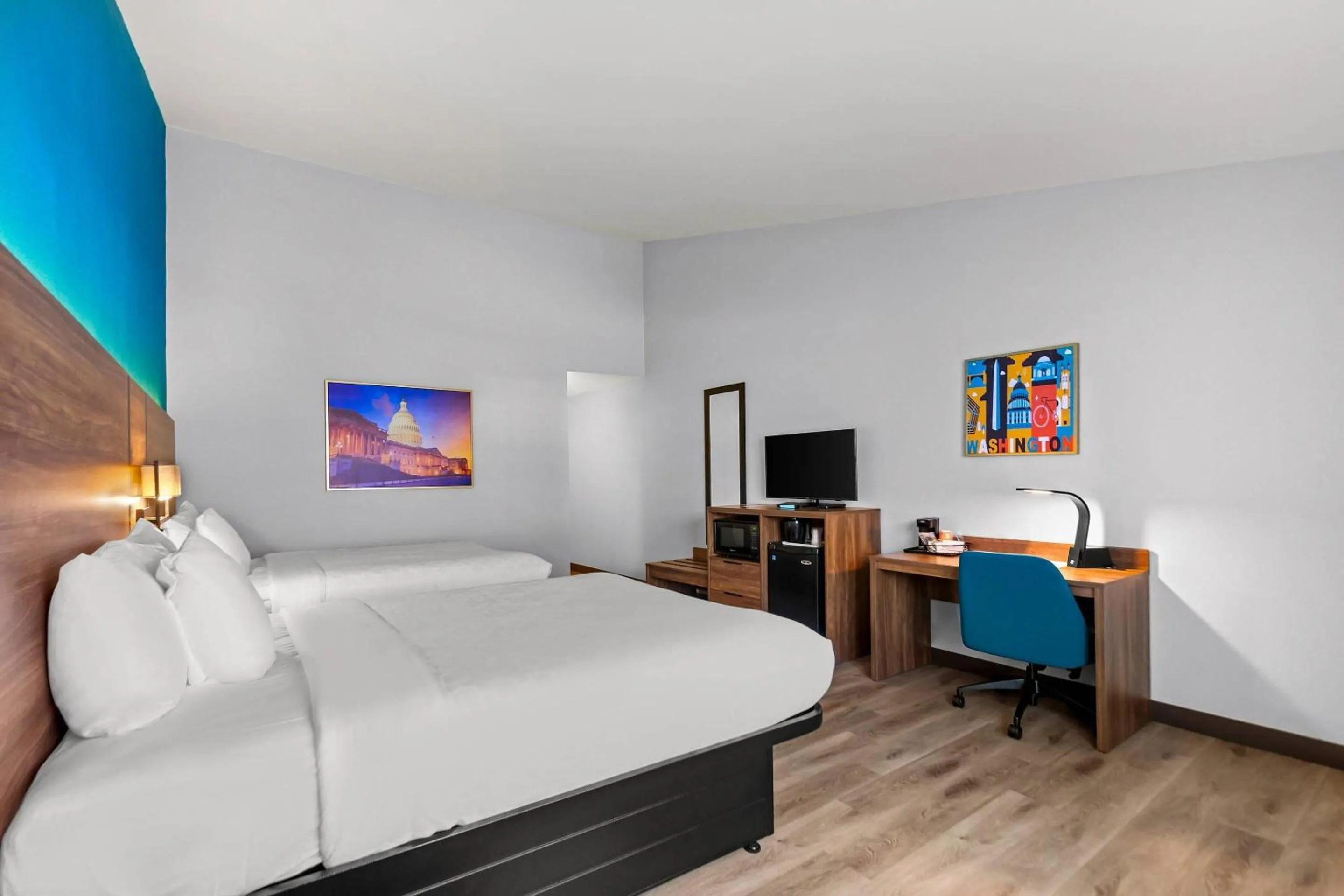 Bedroom, Bed in Clarion Inn Falls Church-Arlington