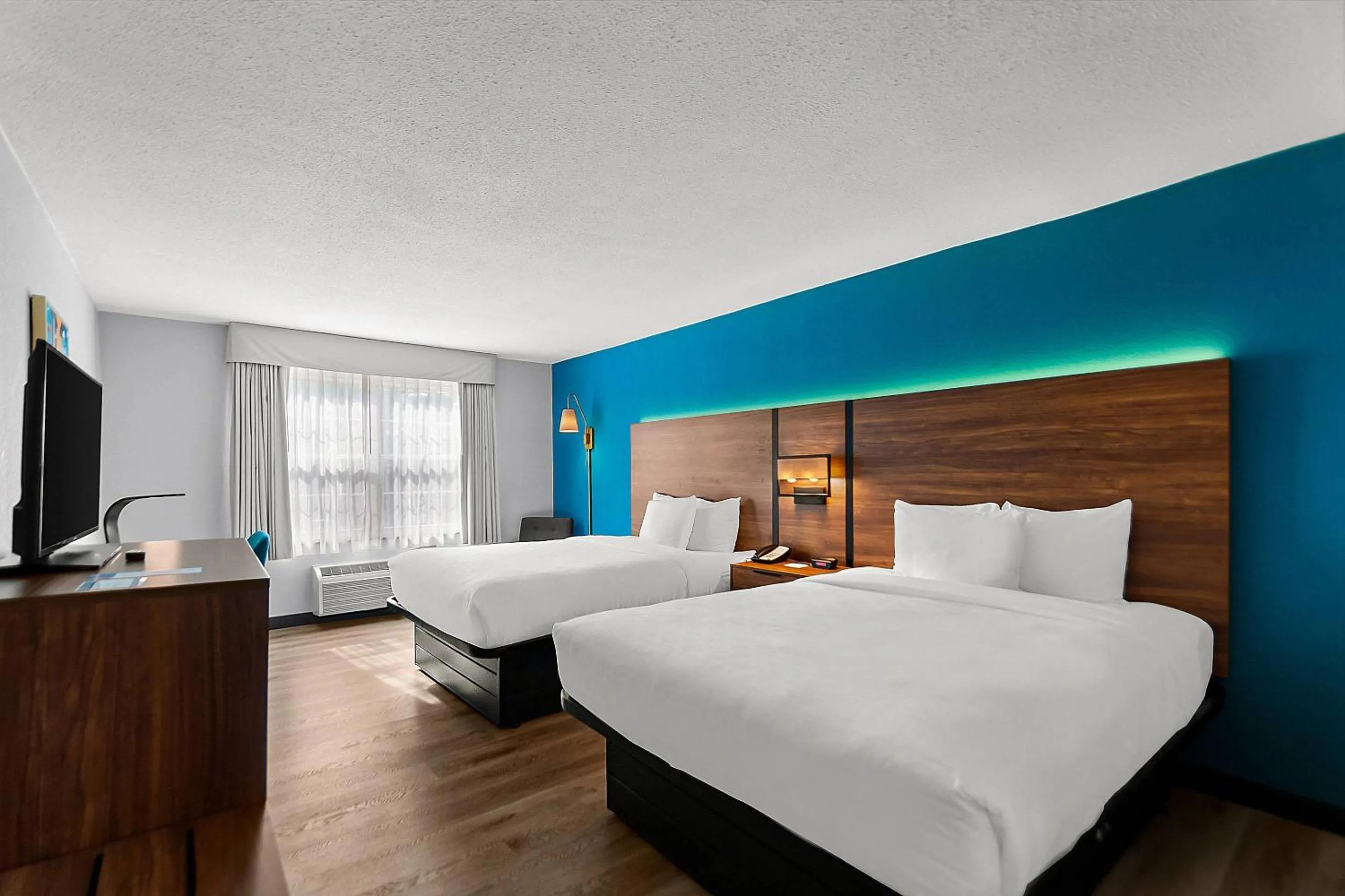 Bedroom, Bed in Clarion Inn Falls Church-Arlington