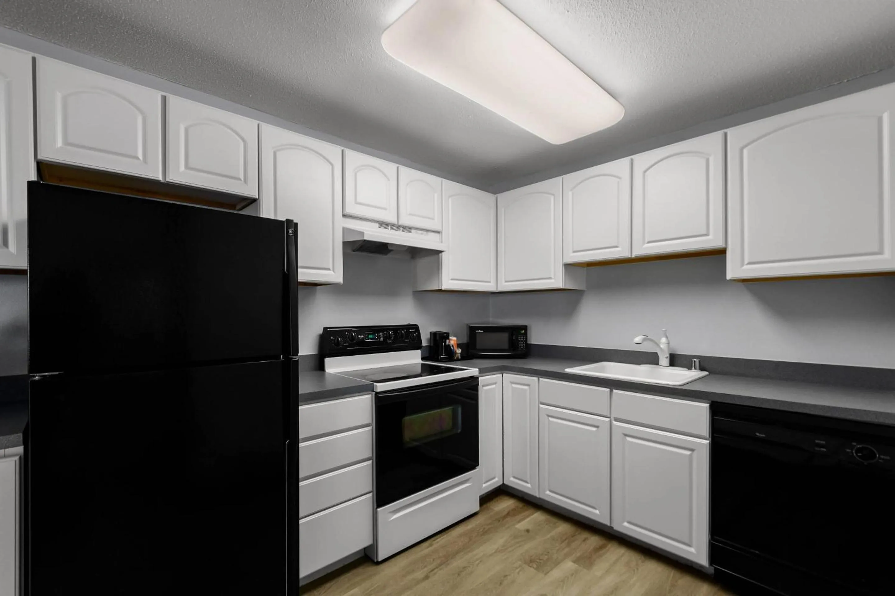 Bedroom in Clarion Inn Falls Church-Arlington