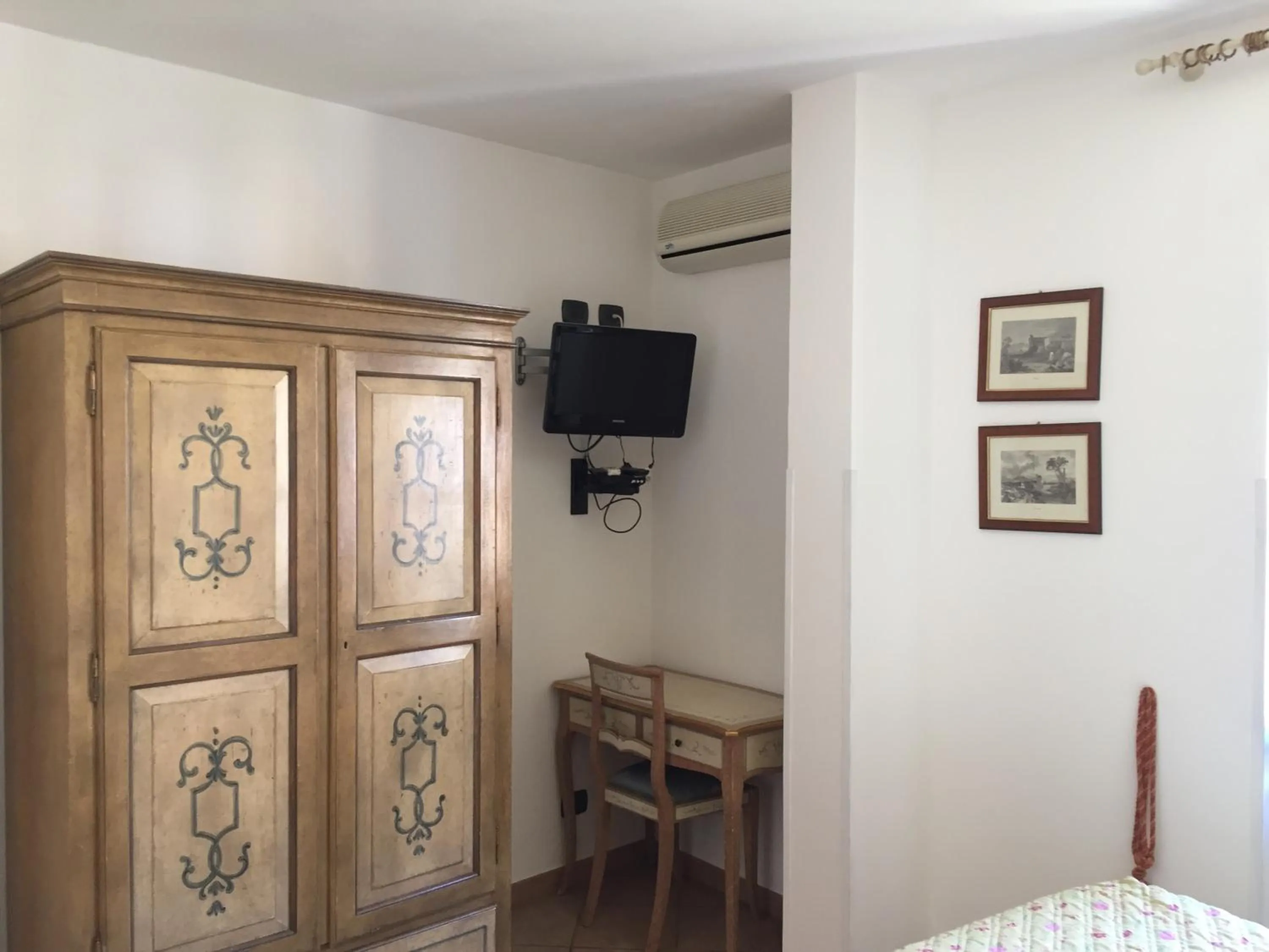 Photo of the whole room in La Posada