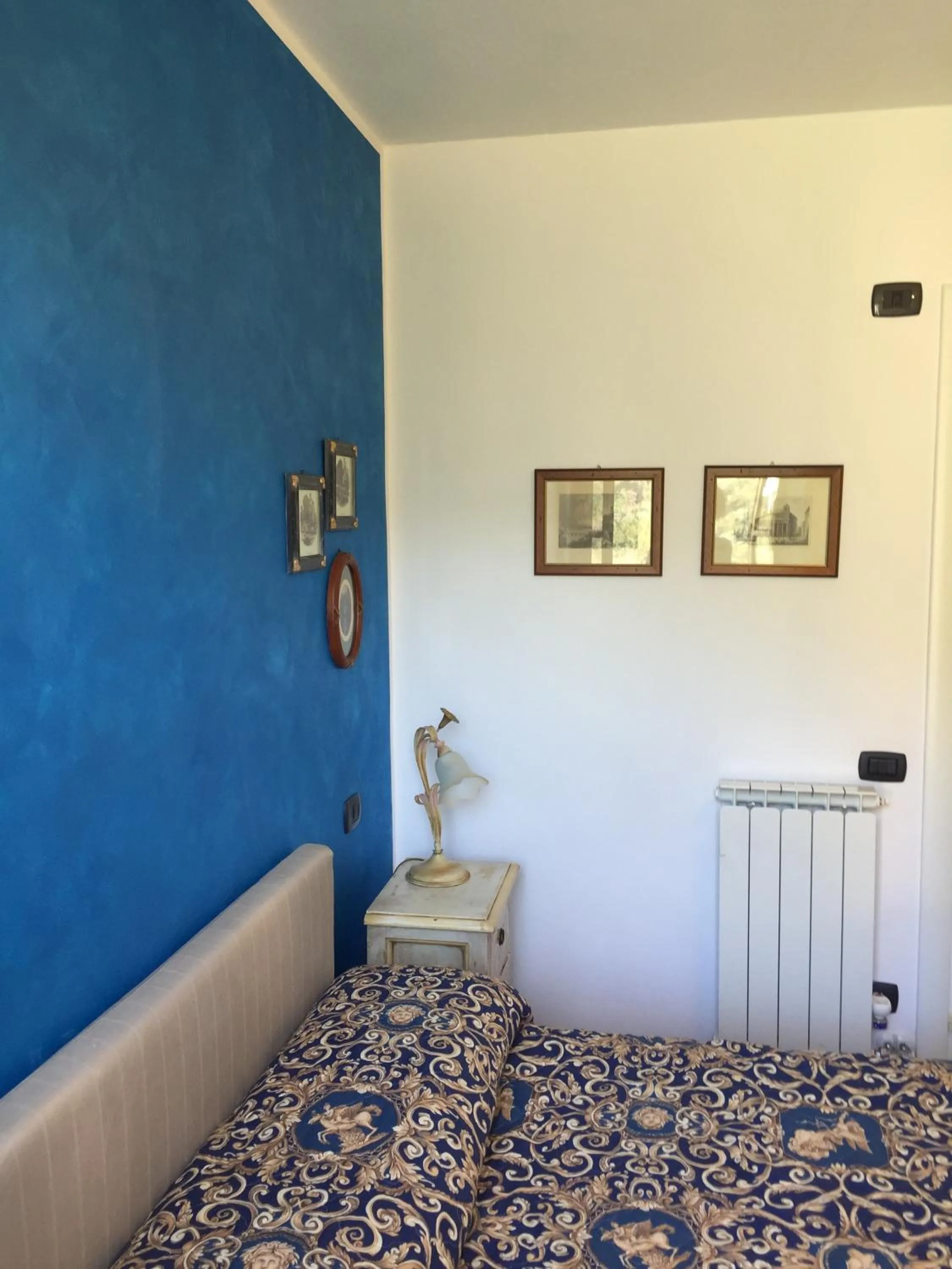 Photo of the whole room, Bed in La Posada