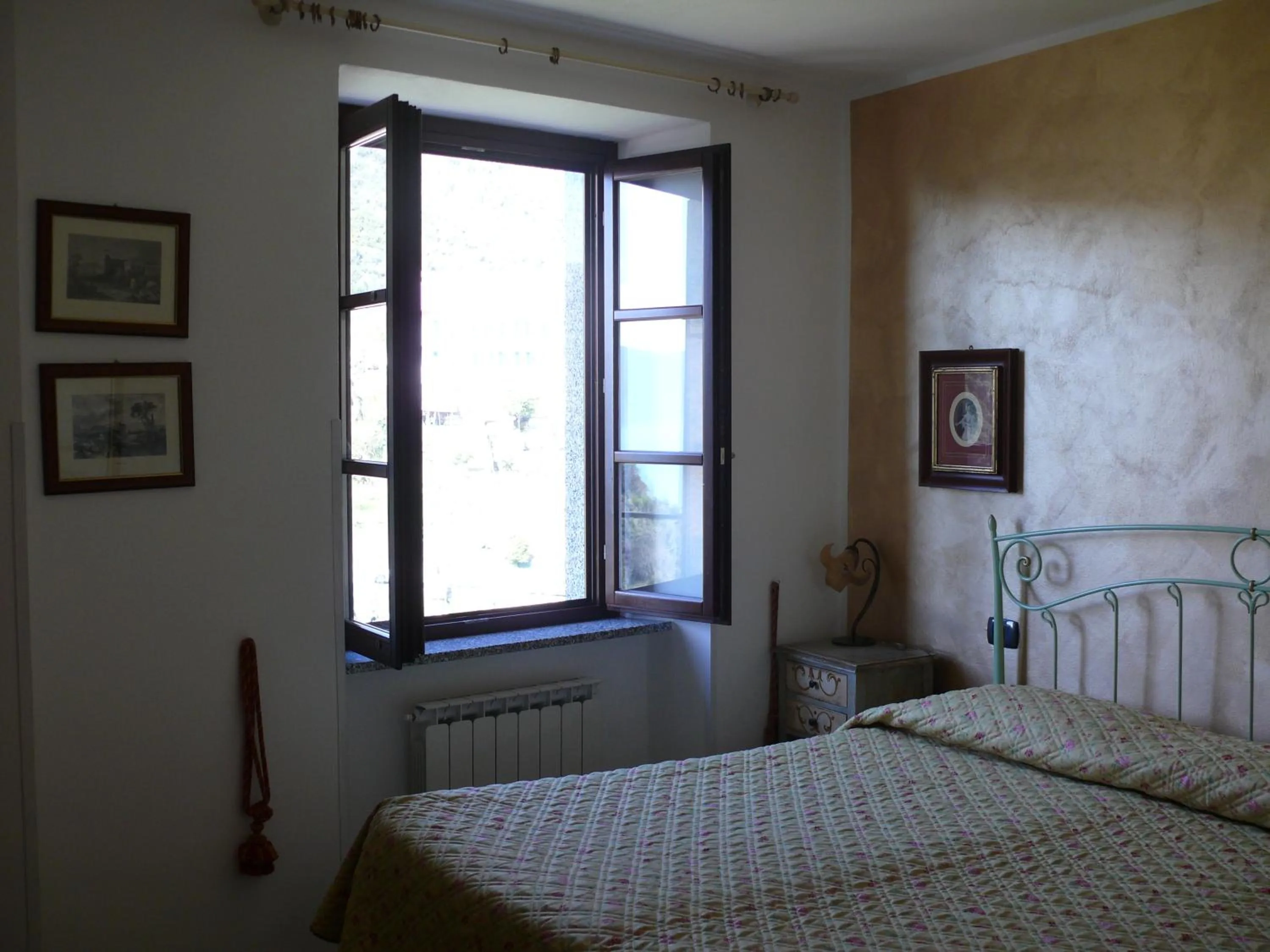 Photo of the whole room, Bed in La Posada