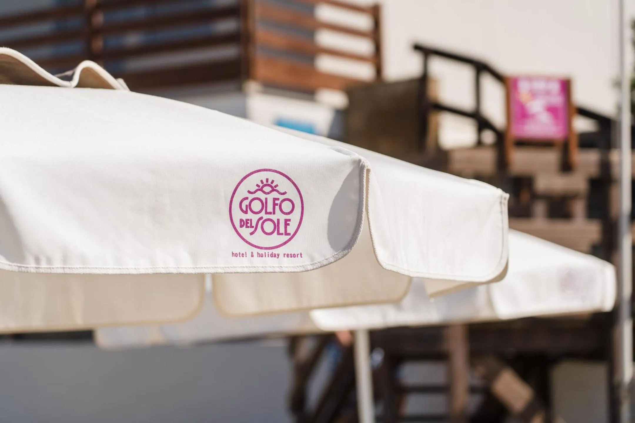 Bed in Golfo del Sole Hotel & Holiday Resort