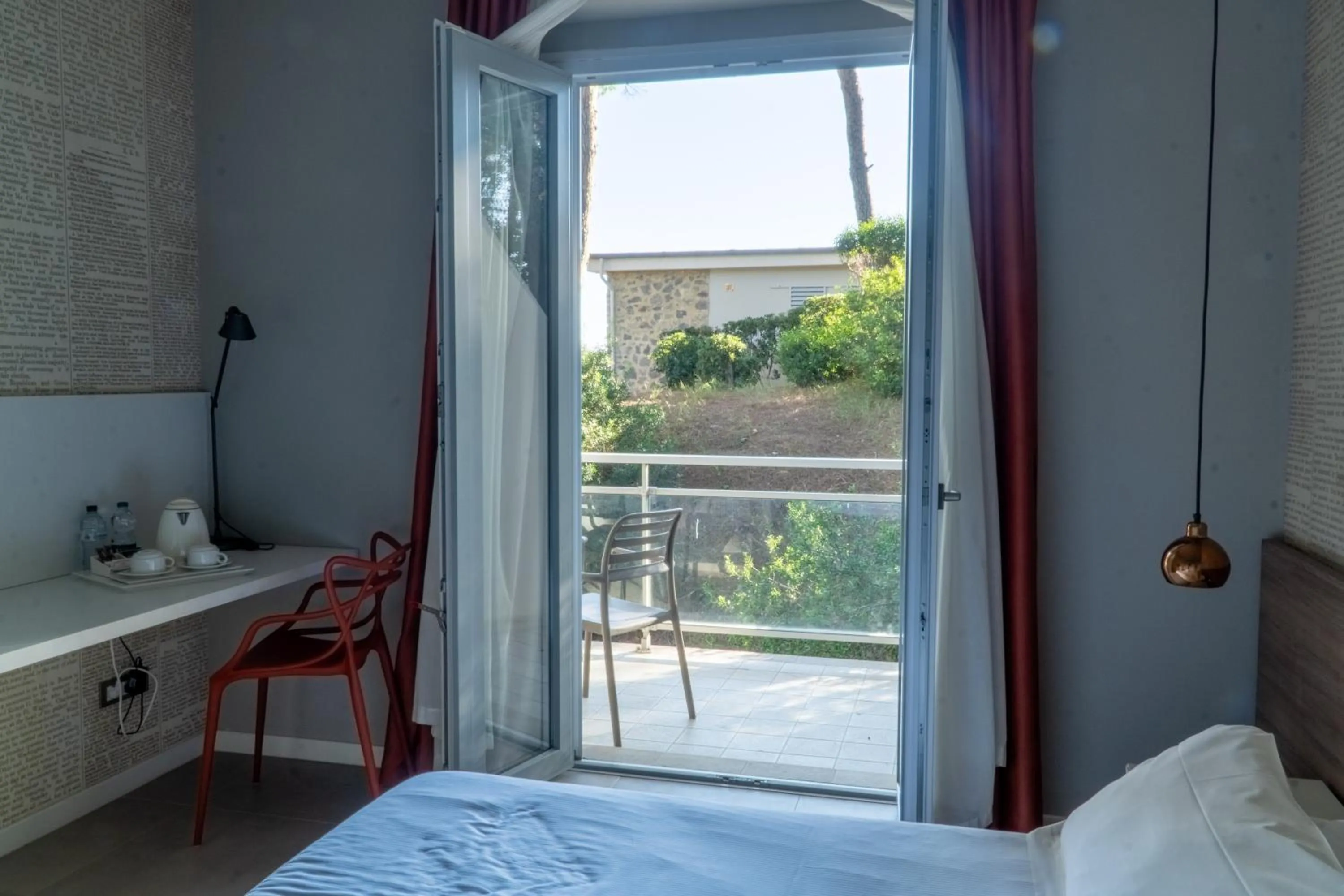 Bed in Golfo del Sole Hotel & Holiday Resort