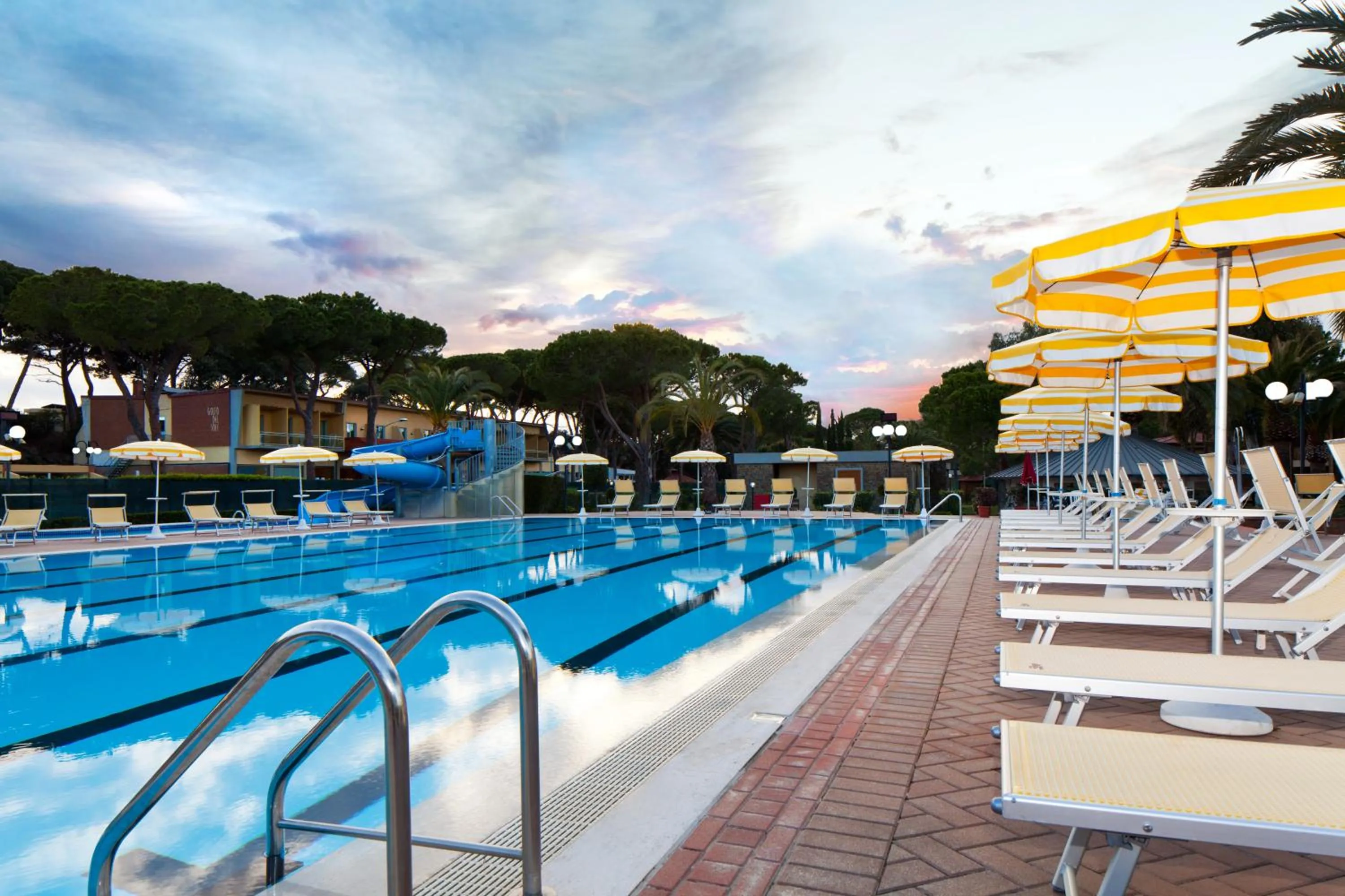 Swimming pool in Golfo del Sole Hotel & Holiday Resort