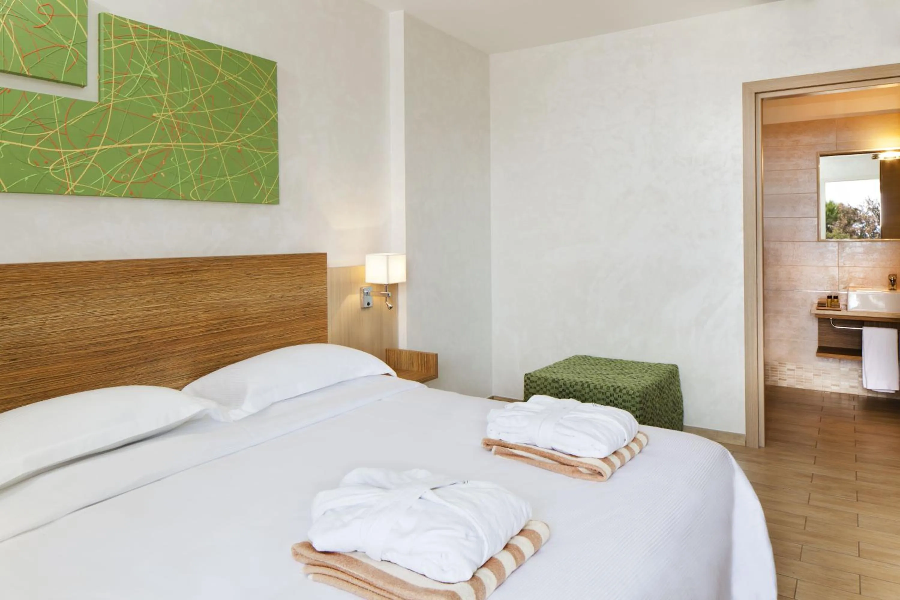 Bed in Golfo del Sole Hotel & Holiday Resort